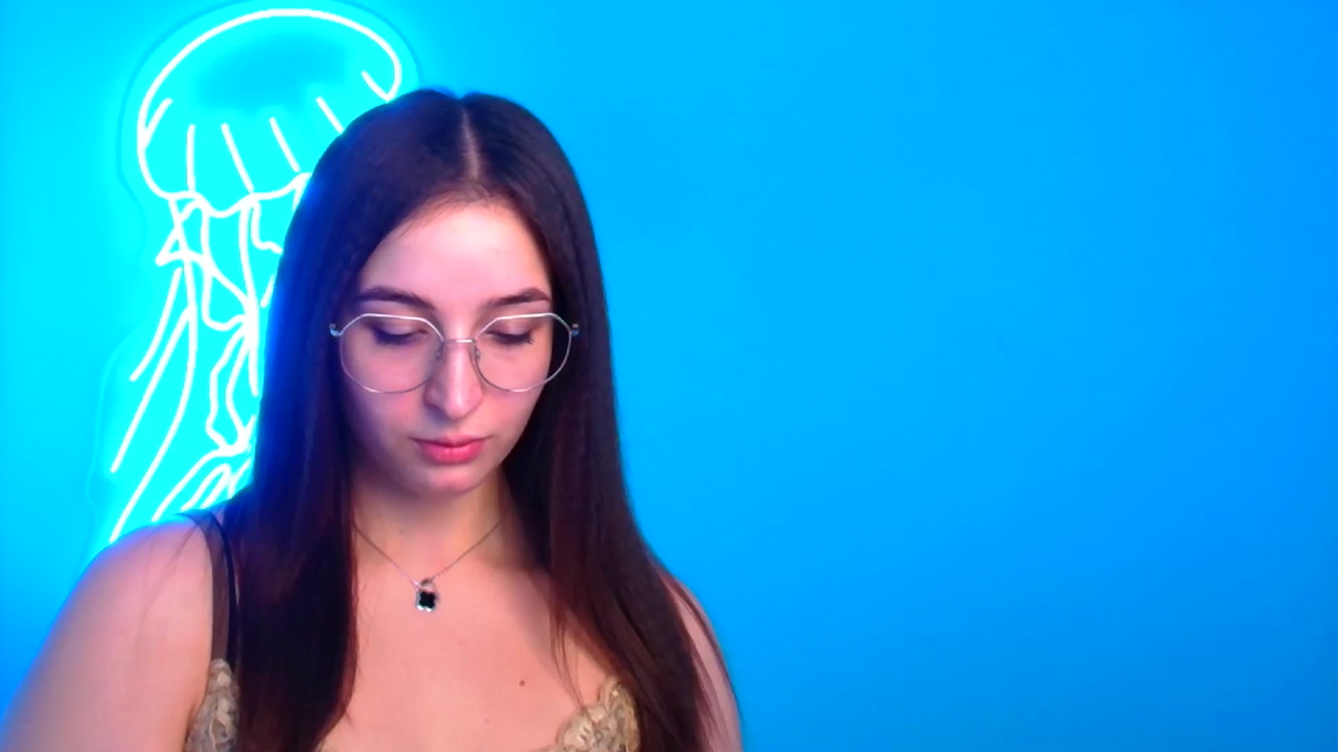 Gallery image thumbnail from Lilli_Fun's myfreecams stream on, 12/15/2024, 20:37 image 12 of 20