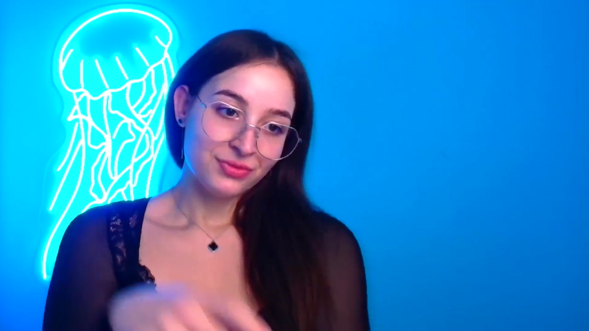 Gallery image thumbnail from Lilli_Fun's myfreecams stream on, 12/16/2024, 17:51 image 6 of 20