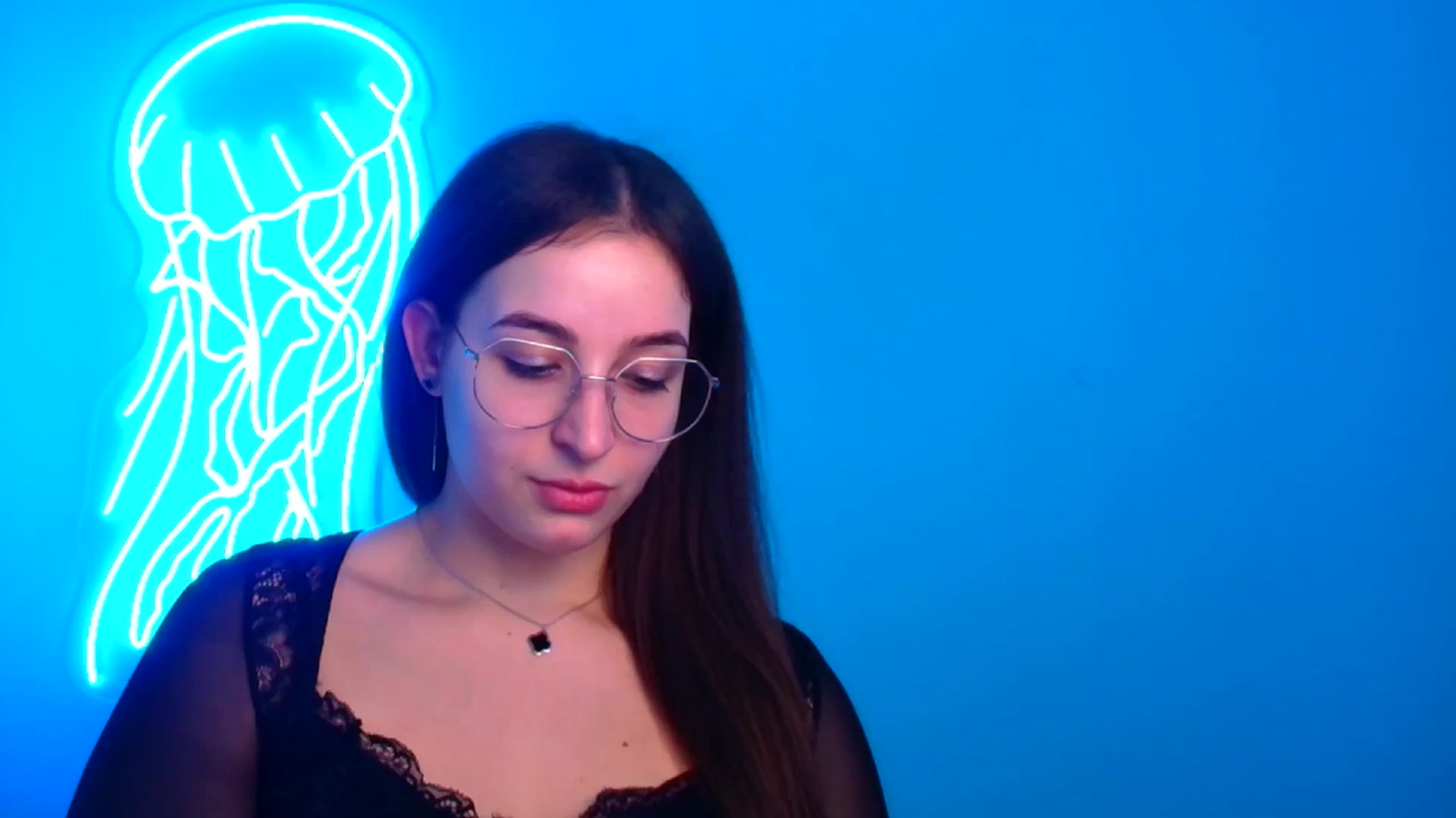 Gallery image thumbnail from Lilli_Fun's myfreecams stream on, 12/16/2024, 20:49 image 8 of 20