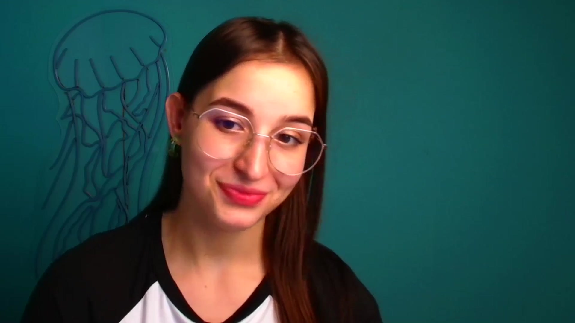 Gallery image thumbnail from Lilli_Fun's myfreecams stream on, 01/04/2025, 12:02 image 16 of 20
