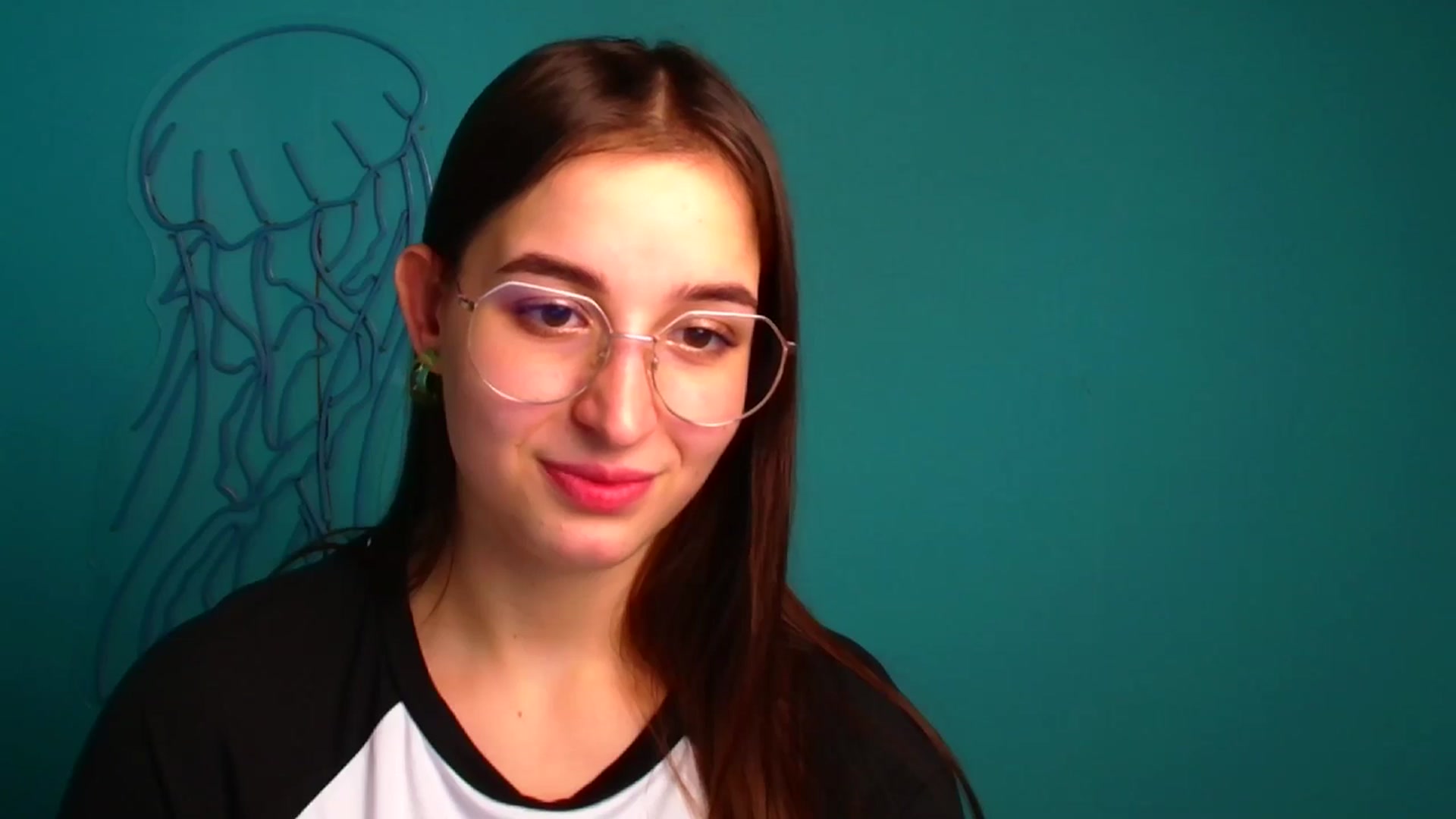 Gallery image thumbnail from Lilli_Fun's myfreecams stream on, 01/04/2025, 12:02 image 9 of 20
