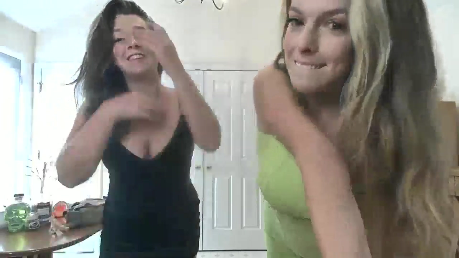 Gallery image thumbnail from Lillian_Moon's myfreecams stream on, 09/15/2024, 15:31 image 13 of 20