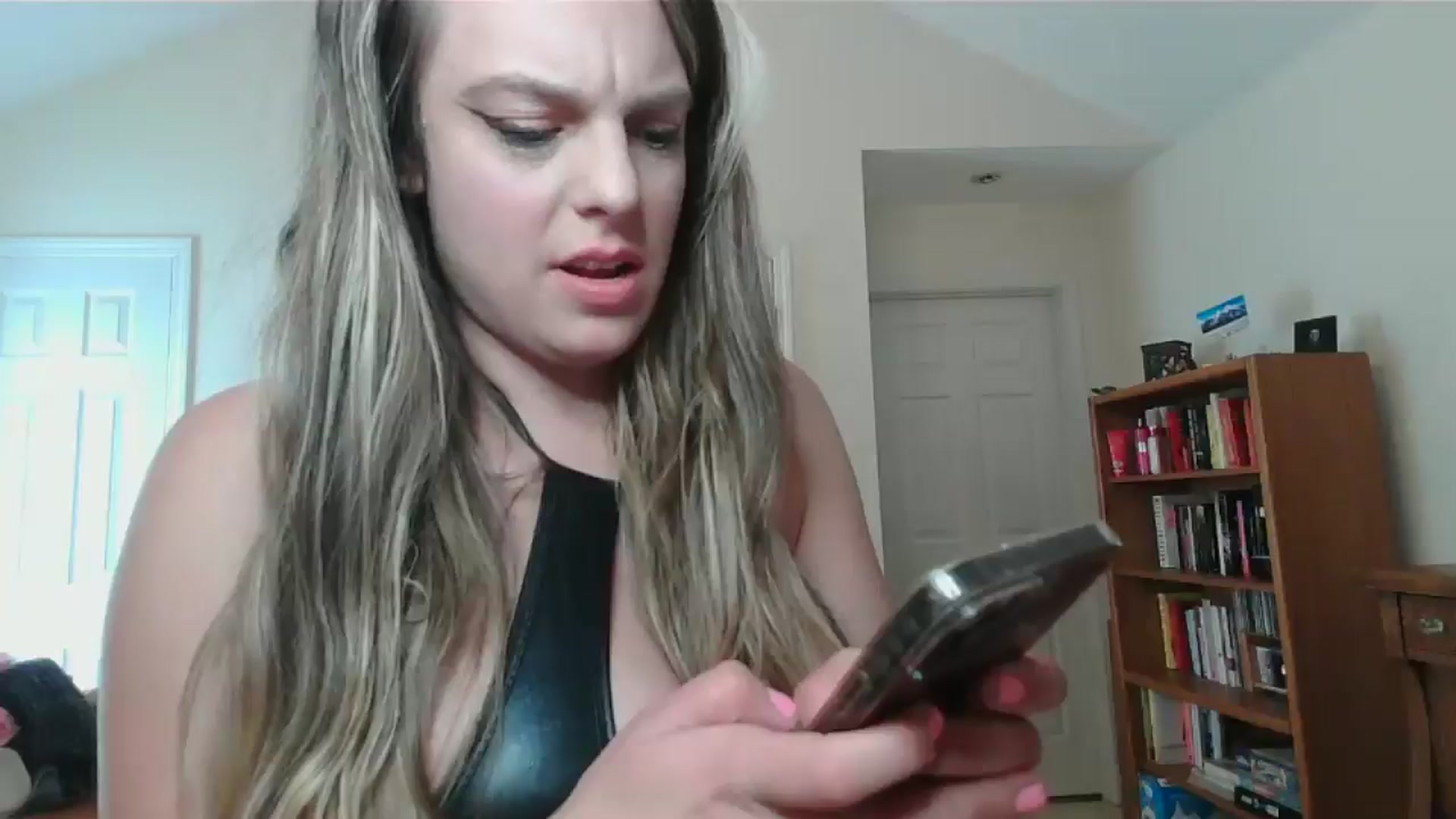 Gallery image thumbnail from Lillian_Moon's myfreecams stream on, 05/25/2025, 18:08 image 18 of 20