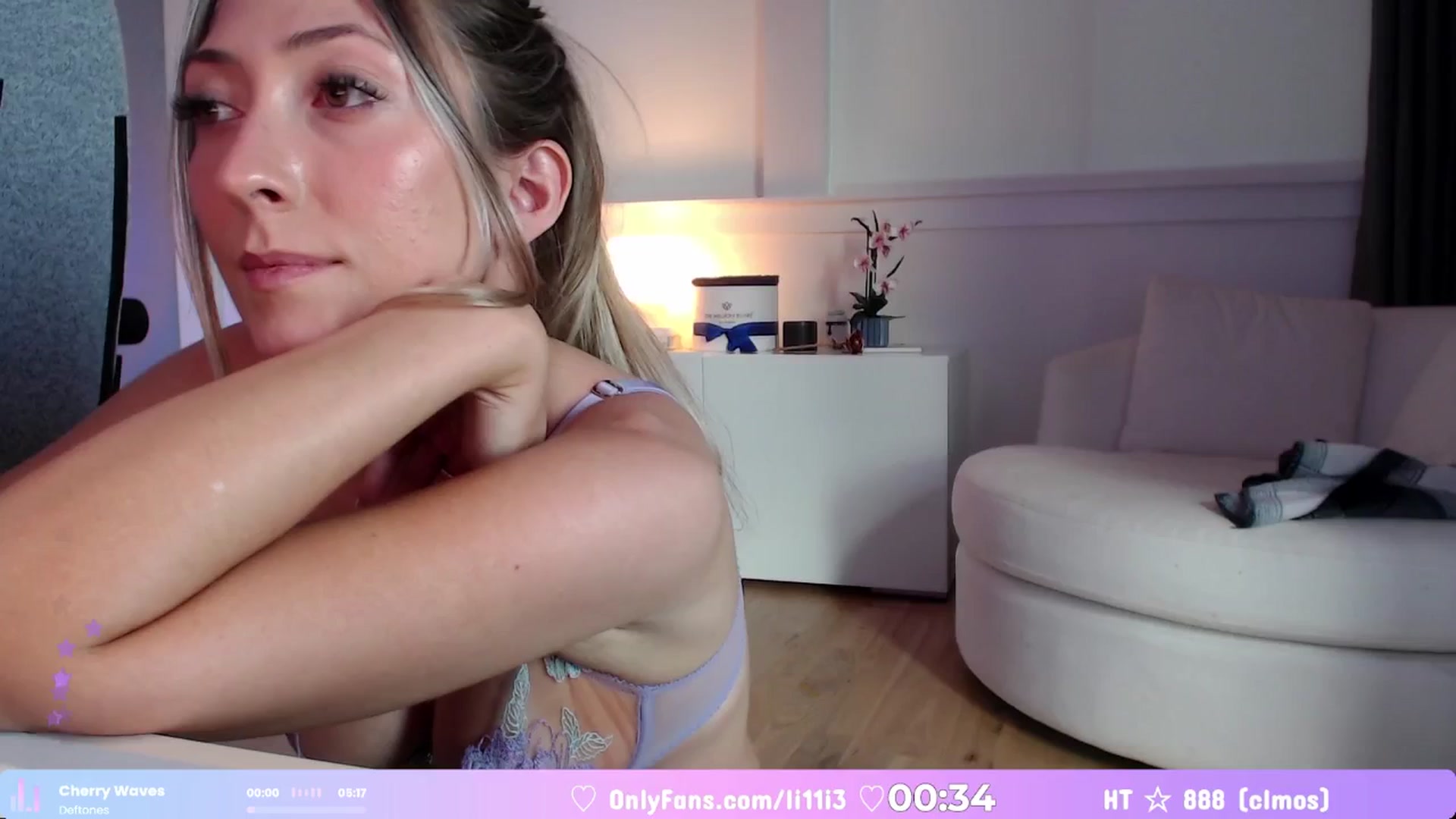 Gallery image thumbnail from LillieCat's myfreecams stream on, 09/11/2025, 21:22 image 6 of 20