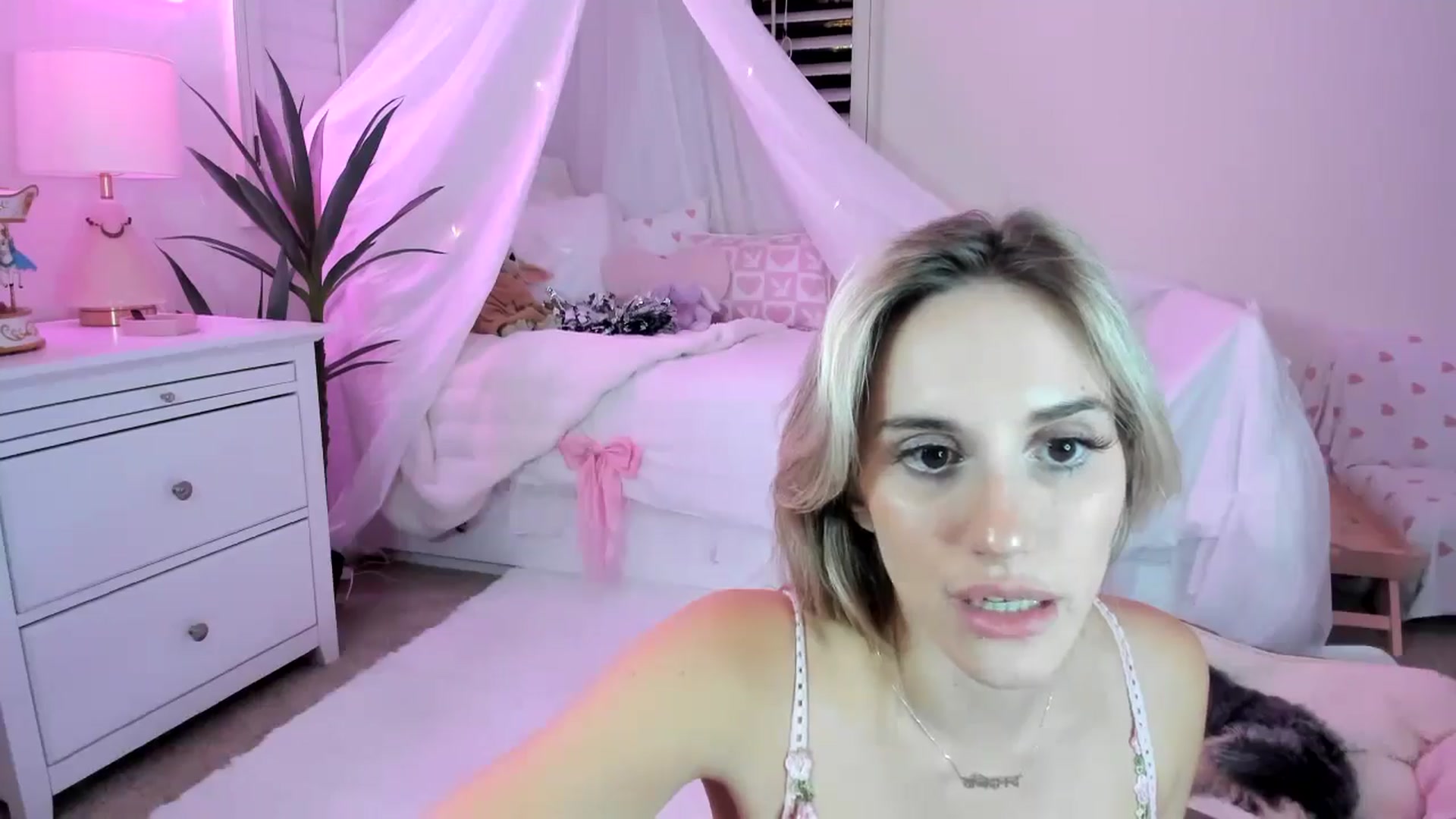 Gallery image thumbnail from LillieQ's myfreecams stream on, 04/07/2025, 08:44 image 18 of 20