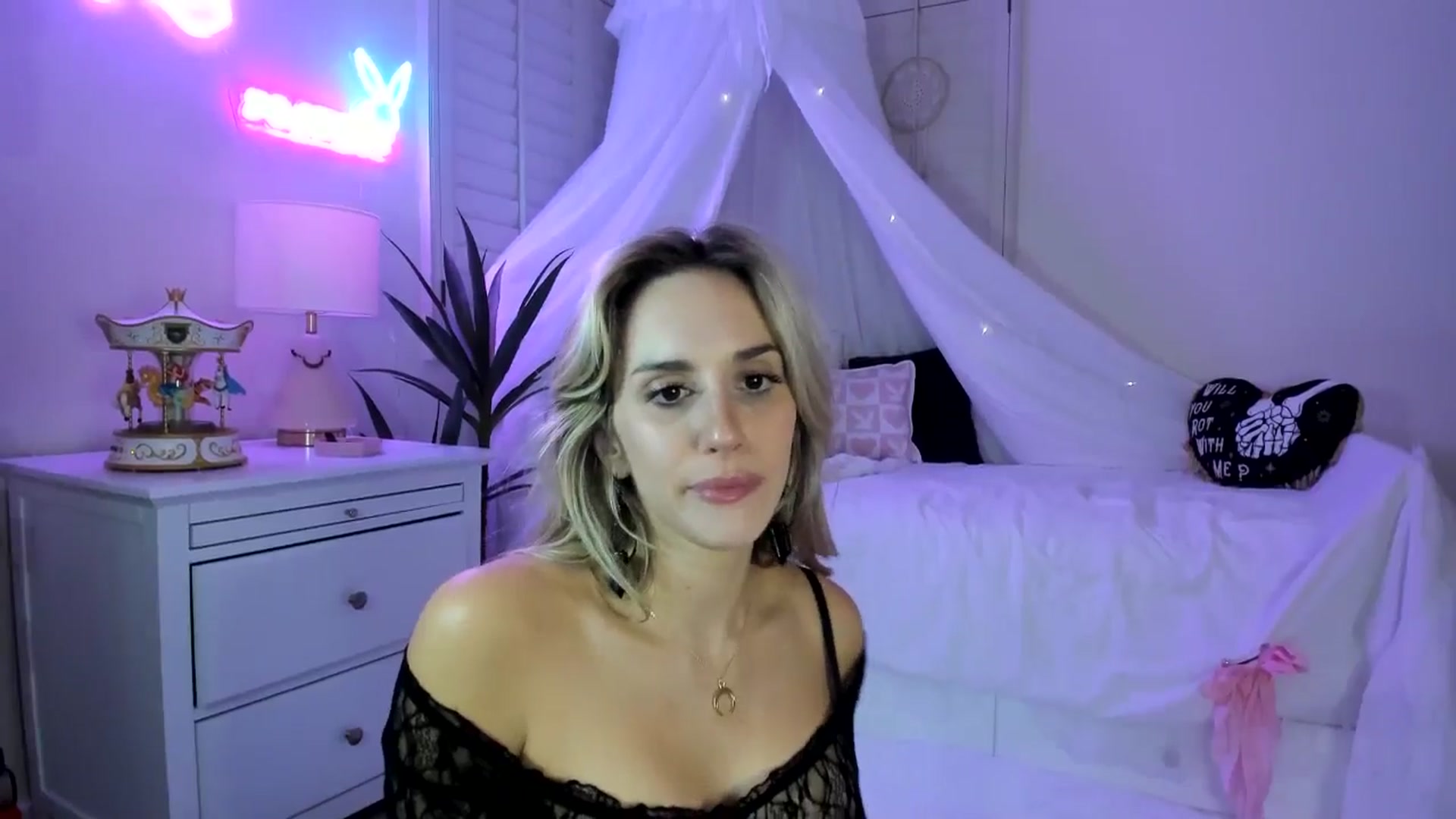Gallery image thumbnail from LillieQ's myfreecams stream on, 04/08/2025, 06:21 image 3 of 20