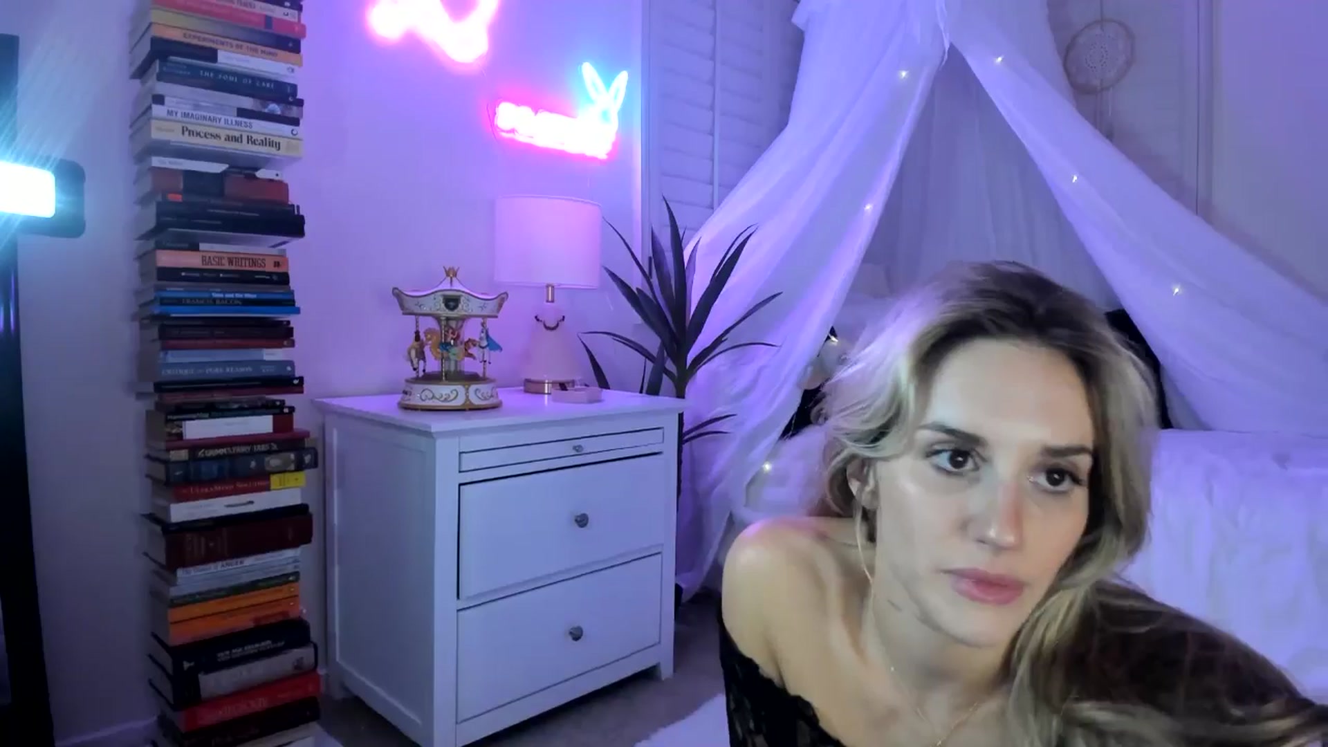 Gallery image thumbnail from LillieQ's myfreecams stream on, 04/08/2025, 06:21 image 7 of 20