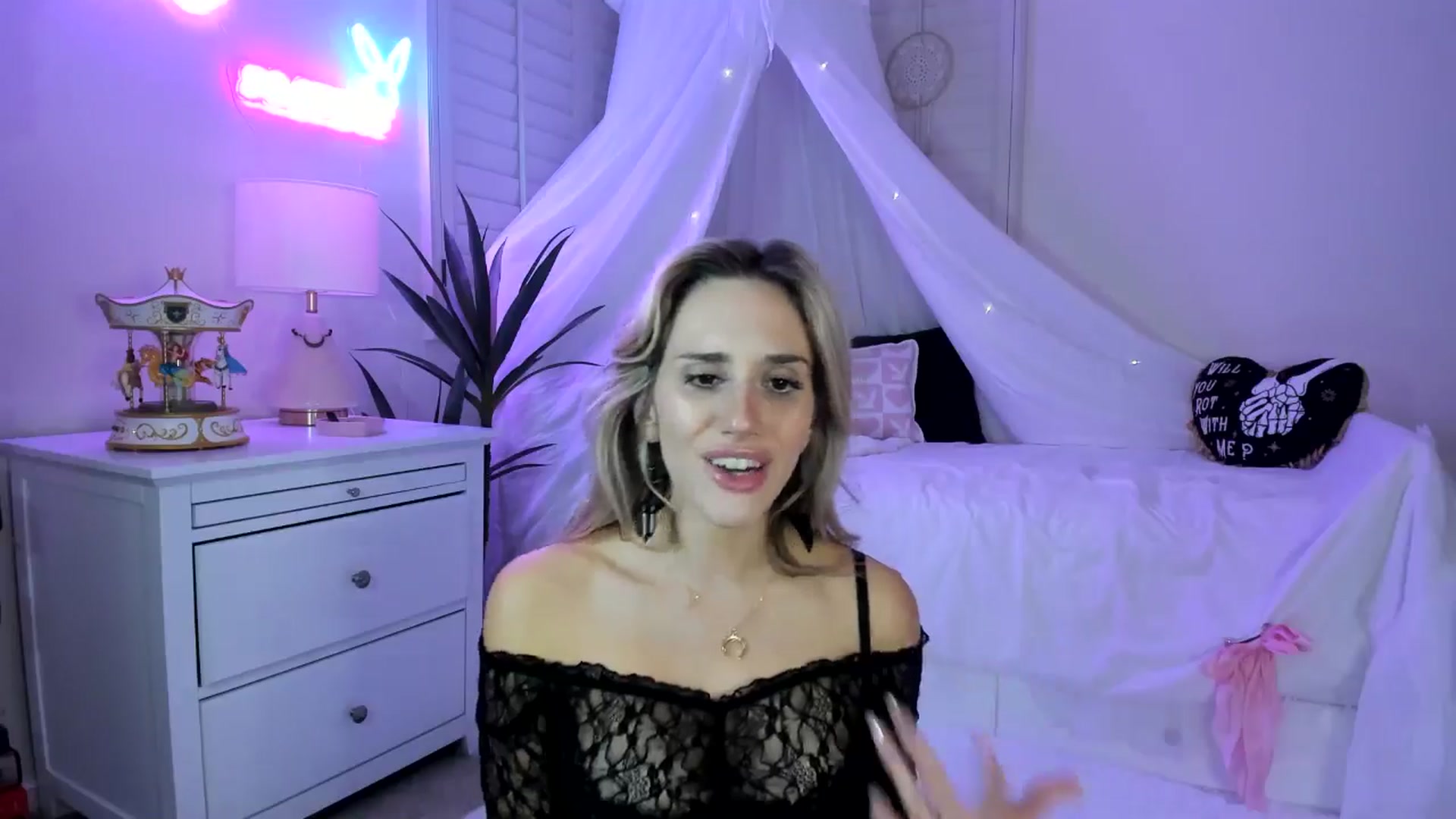 Gallery image thumbnail from LillieQ's myfreecams stream on, 04/08/2025, 06:21 image 2 of 20