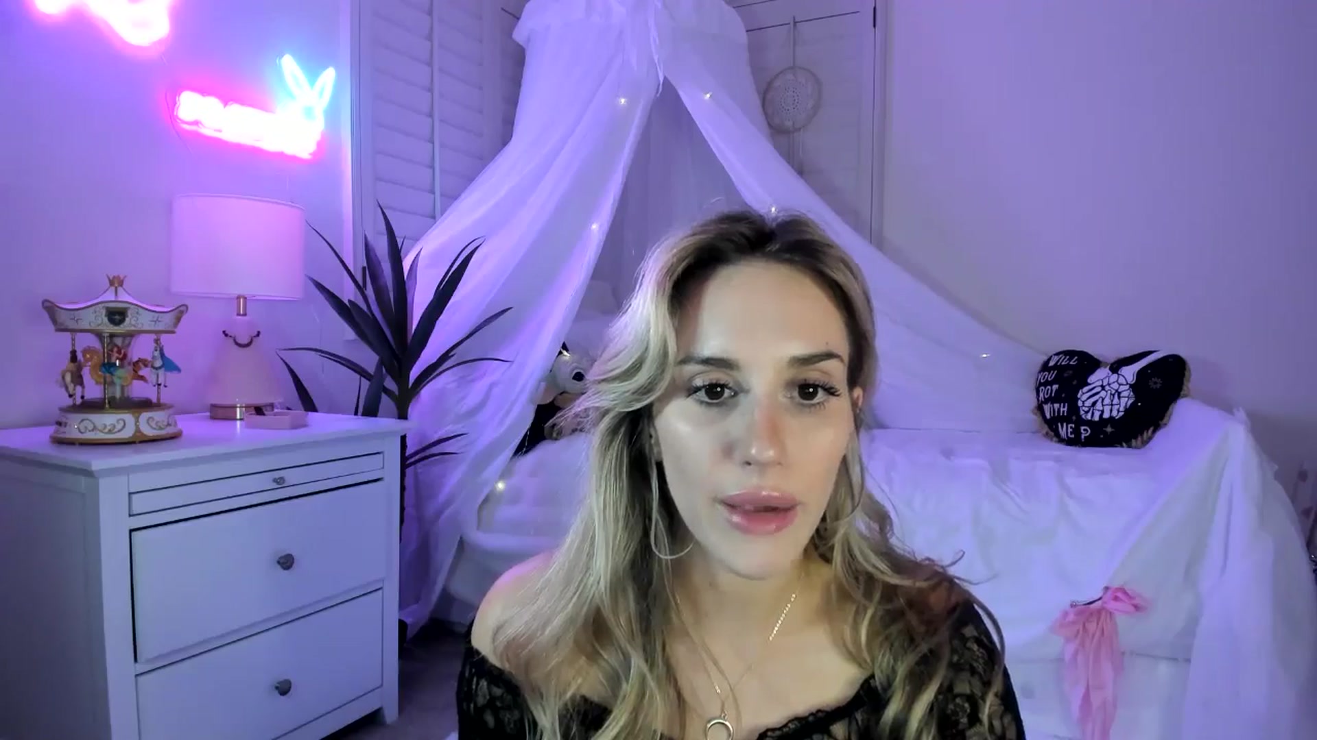 Gallery image thumbnail from LillieQ's myfreecams stream on, 04/08/2025, 06:21 image 20 of 20