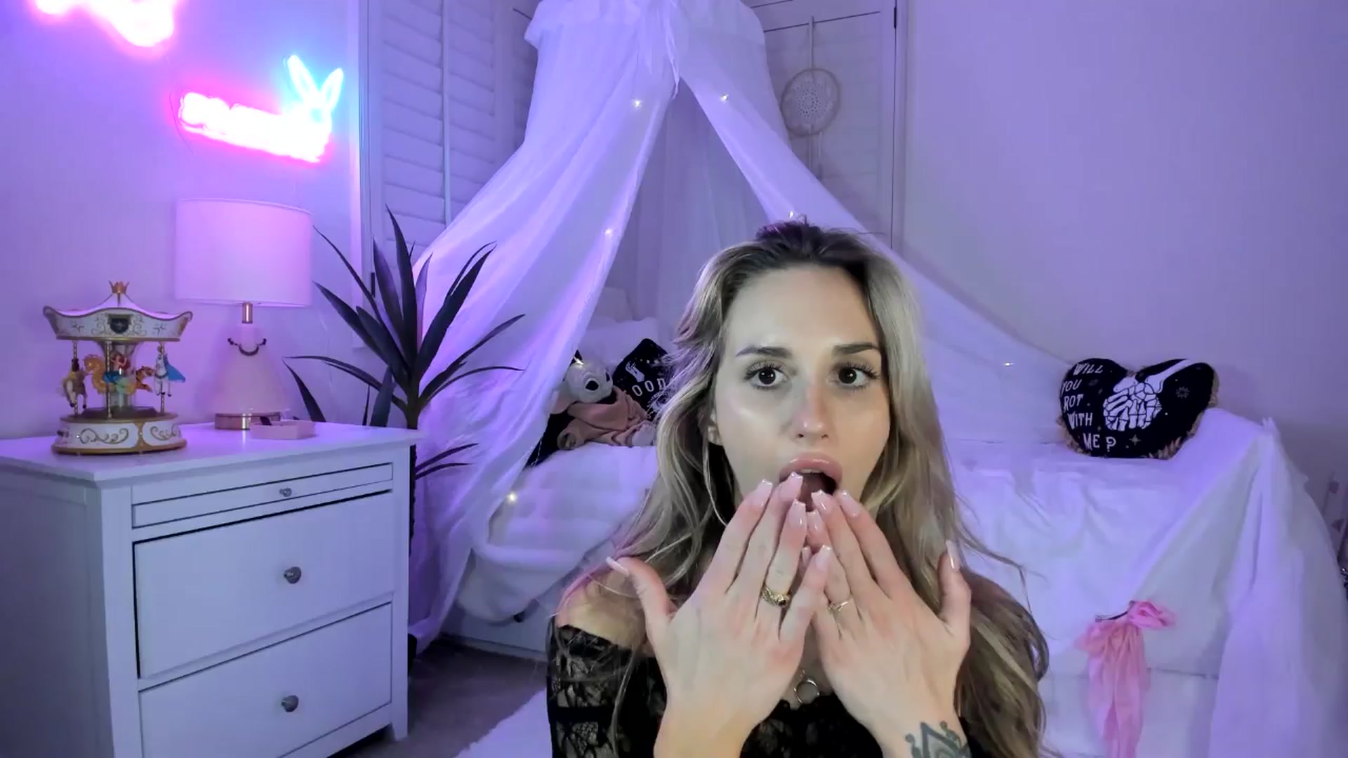 Gallery image thumbnail from LillieQ's myfreecams stream on, 04/08/2025, 09:37 image 1 of 20