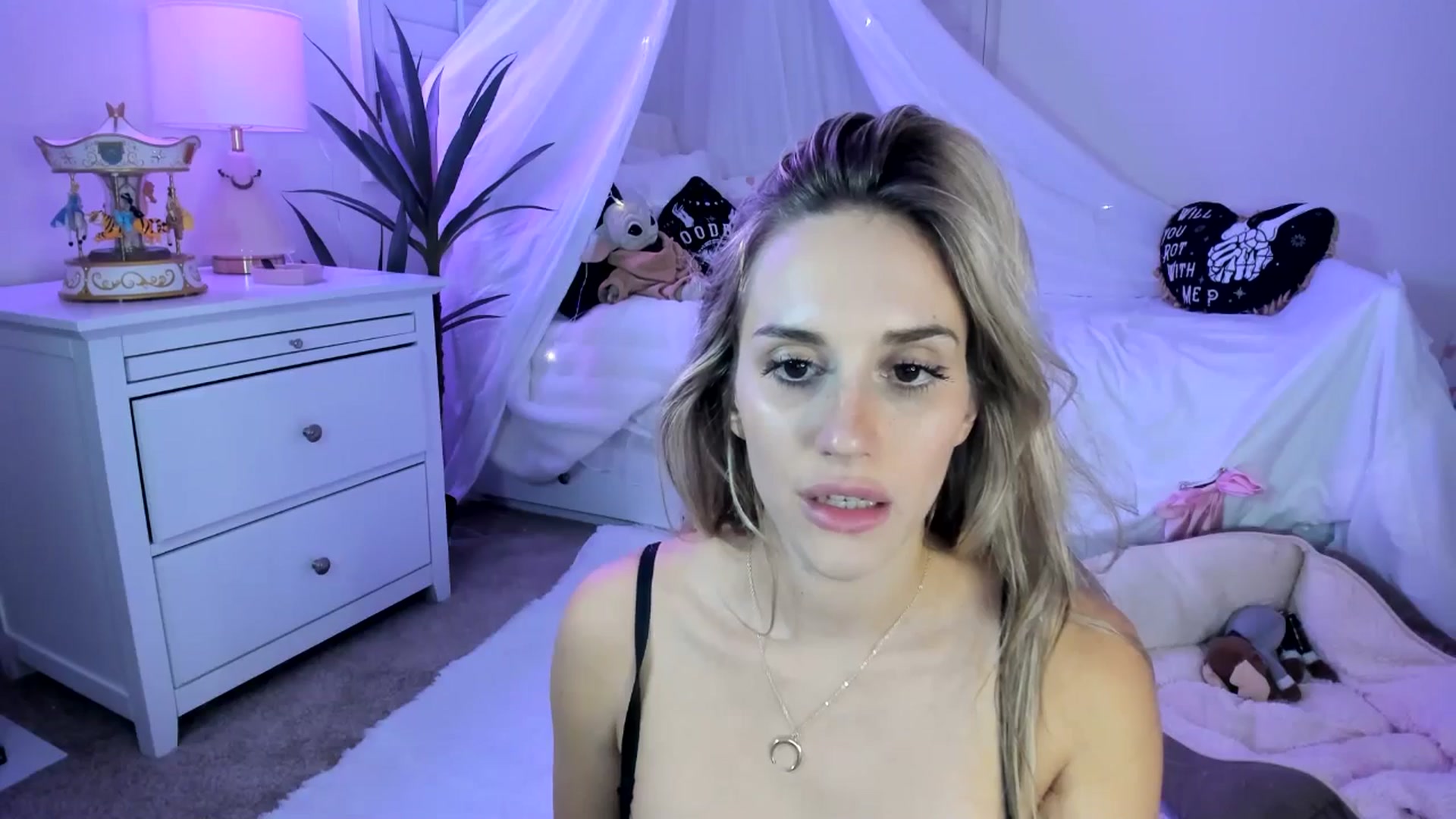 Gallery image thumbnail from LillieQ's myfreecams stream on, 04/08/2025, 09:37 image 13 of 20