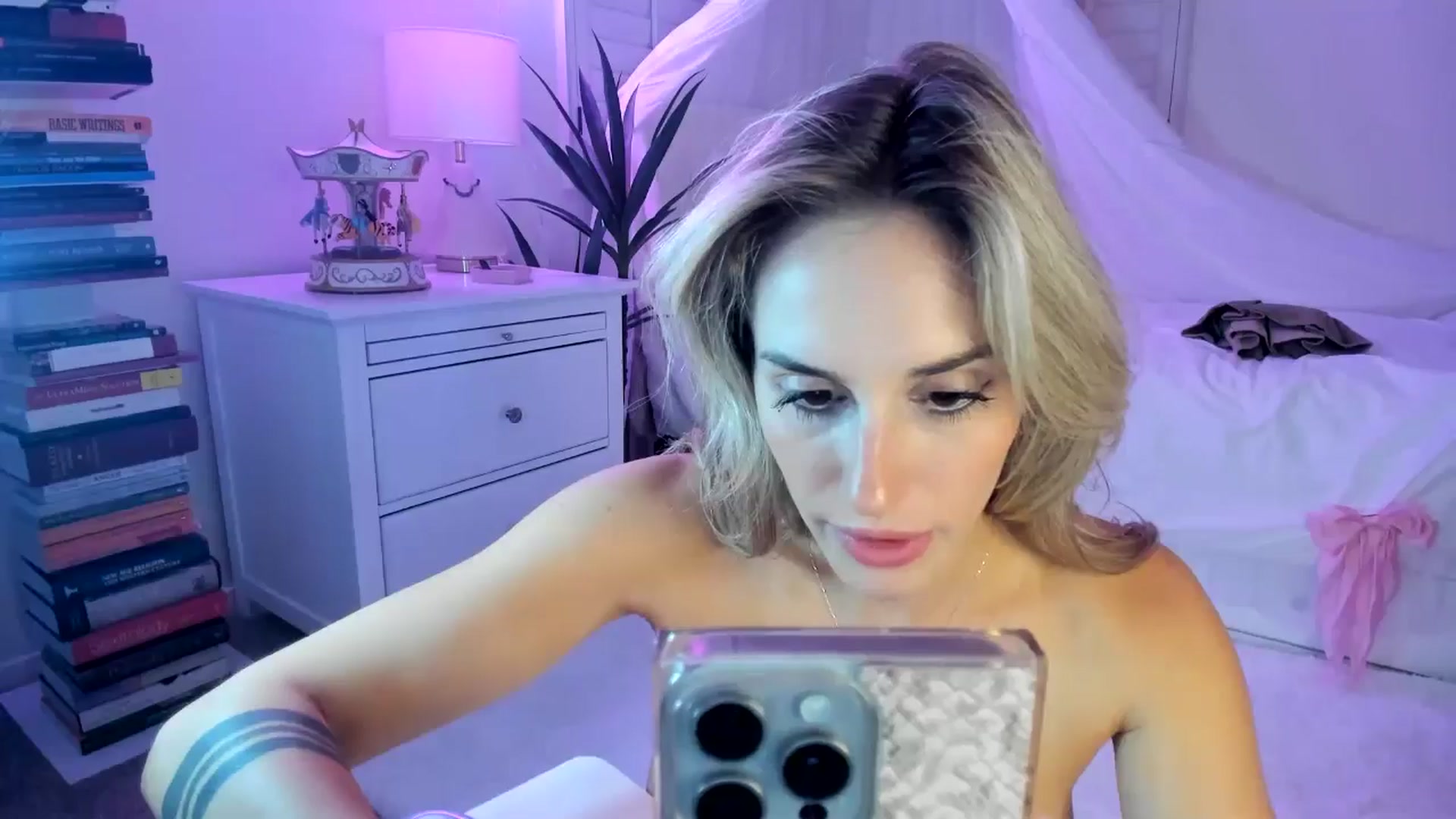 Gallery image thumbnail from LillieQ's myfreecams stream on, 04/09/2025, 08:45 image 7 of 20