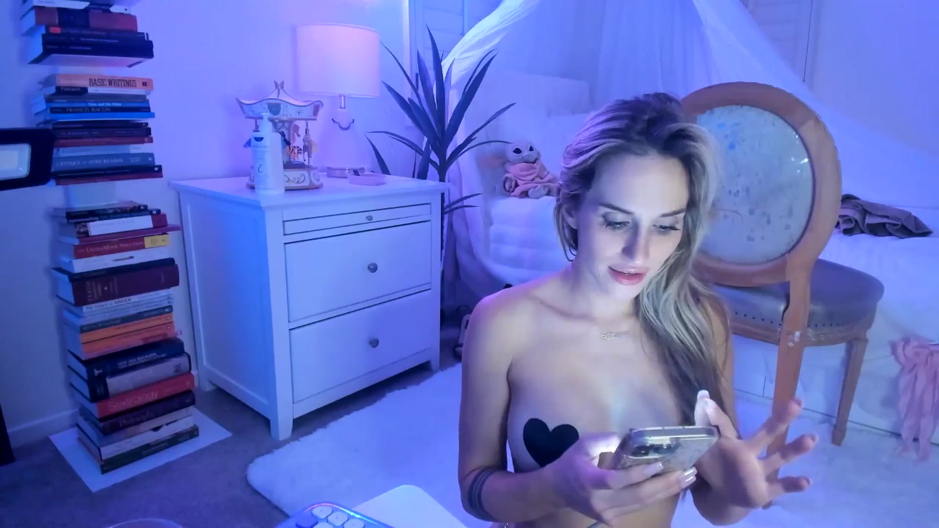 Gallery image thumbnail from LillieQ's myfreecams stream on, 04/09/2025, 08:45 image 17 of 20