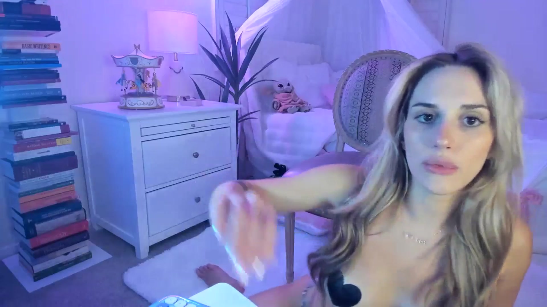 Gallery image thumbnail from LillieQ's myfreecams stream on, 04/09/2025, 08:45 image 11 of 20