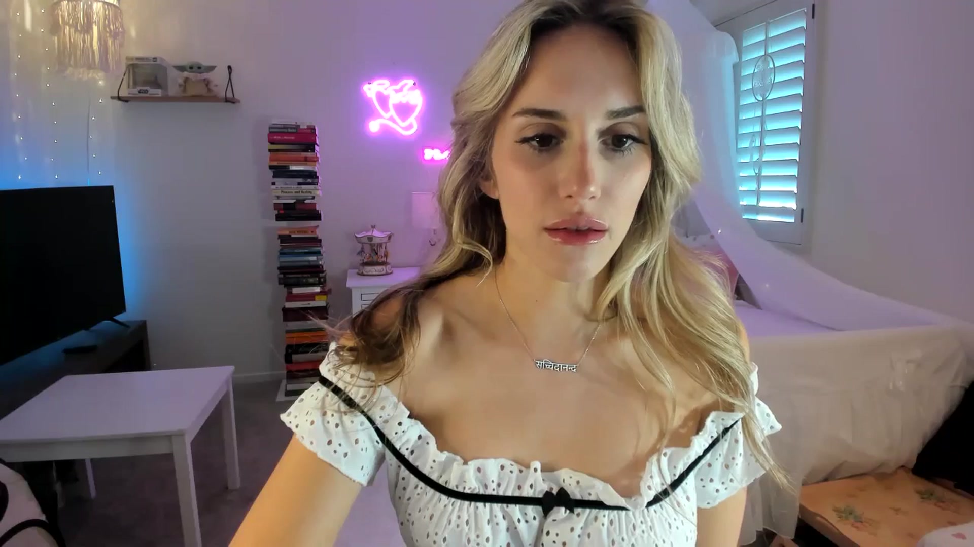 Gallery image thumbnail from LillieQ's myfreecams stream on, 04/10/2025, 03:01 image 2 of 20