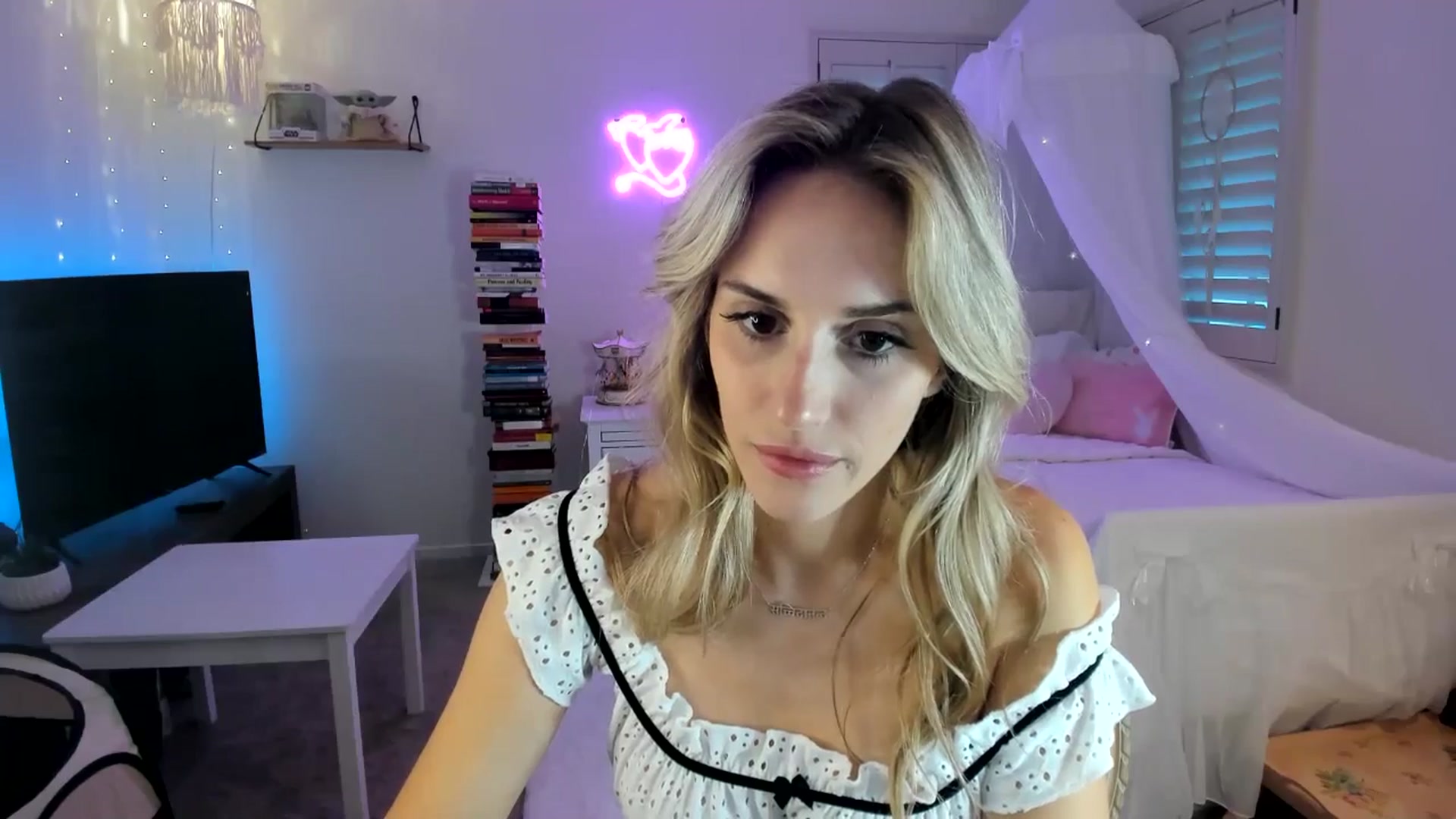 Gallery image thumbnail from LillieQ's myfreecams stream on, 04/10/2025, 03:01 image 12 of 20
