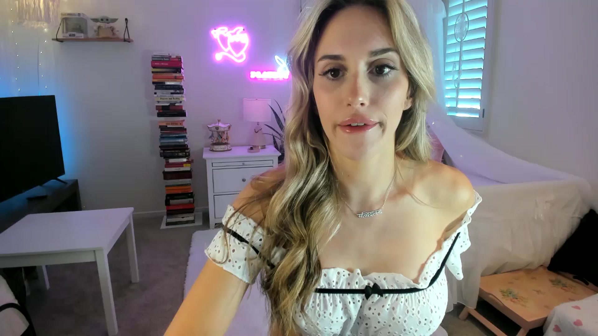 Gallery image thumbnail from LillieQ's myfreecams stream on, 04/10/2025, 03:01 image 1 of 20
