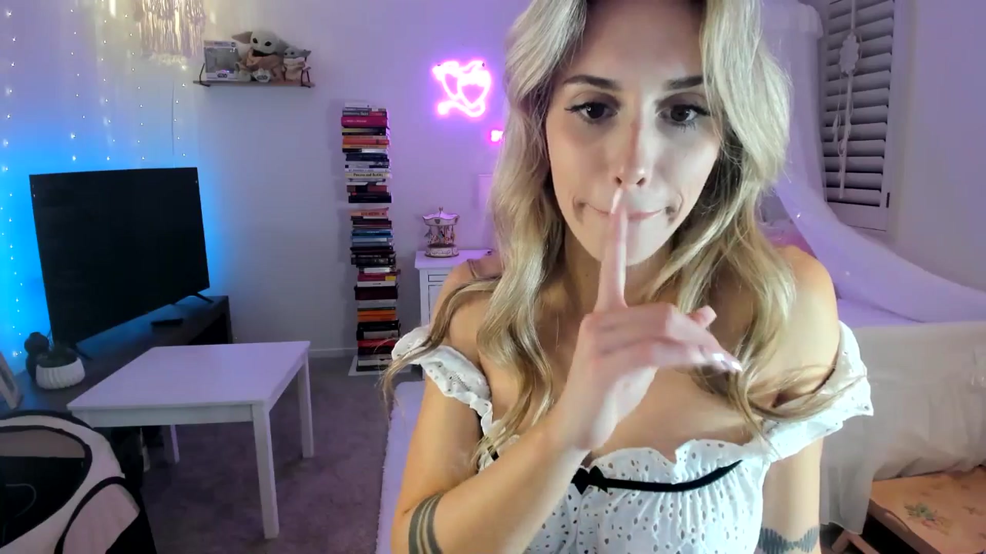 Gallery image thumbnail from LillieQ's myfreecams stream on, 04/10/2025, 03:01 image 18 of 20