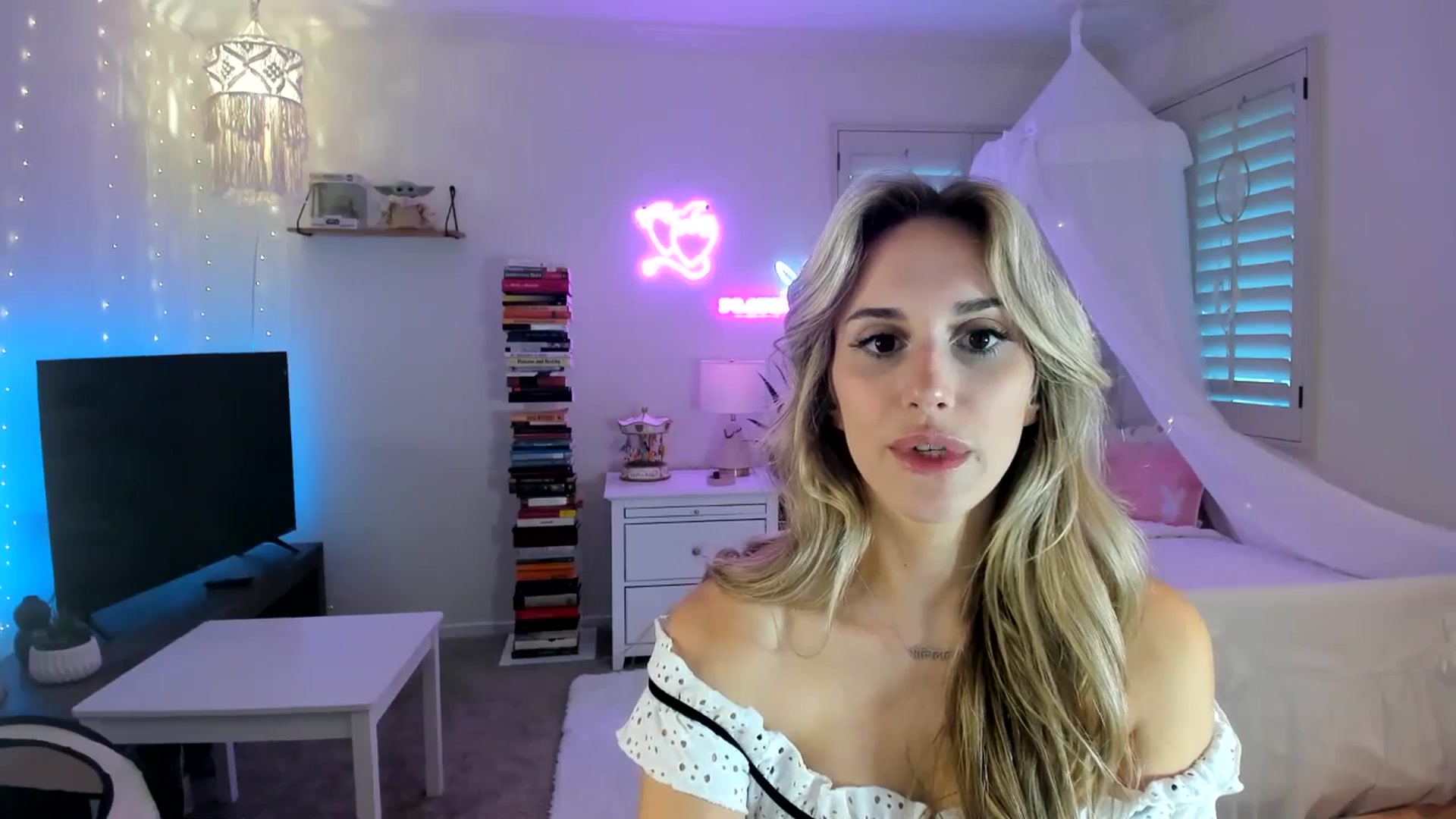 Gallery image thumbnail from LillieQ's myfreecams stream on, 04/10/2025, 03:01 image 11 of 20