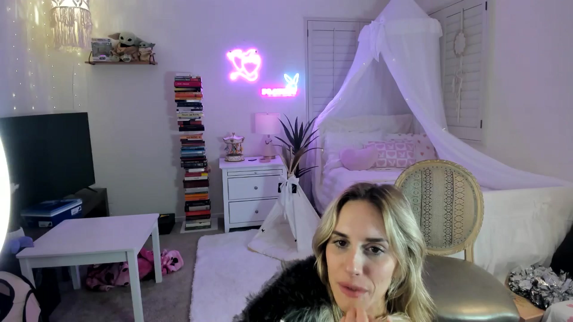Gallery image thumbnail from LillieQ's myfreecams stream on, 04/12/2025, 14:10 image 11 of 20