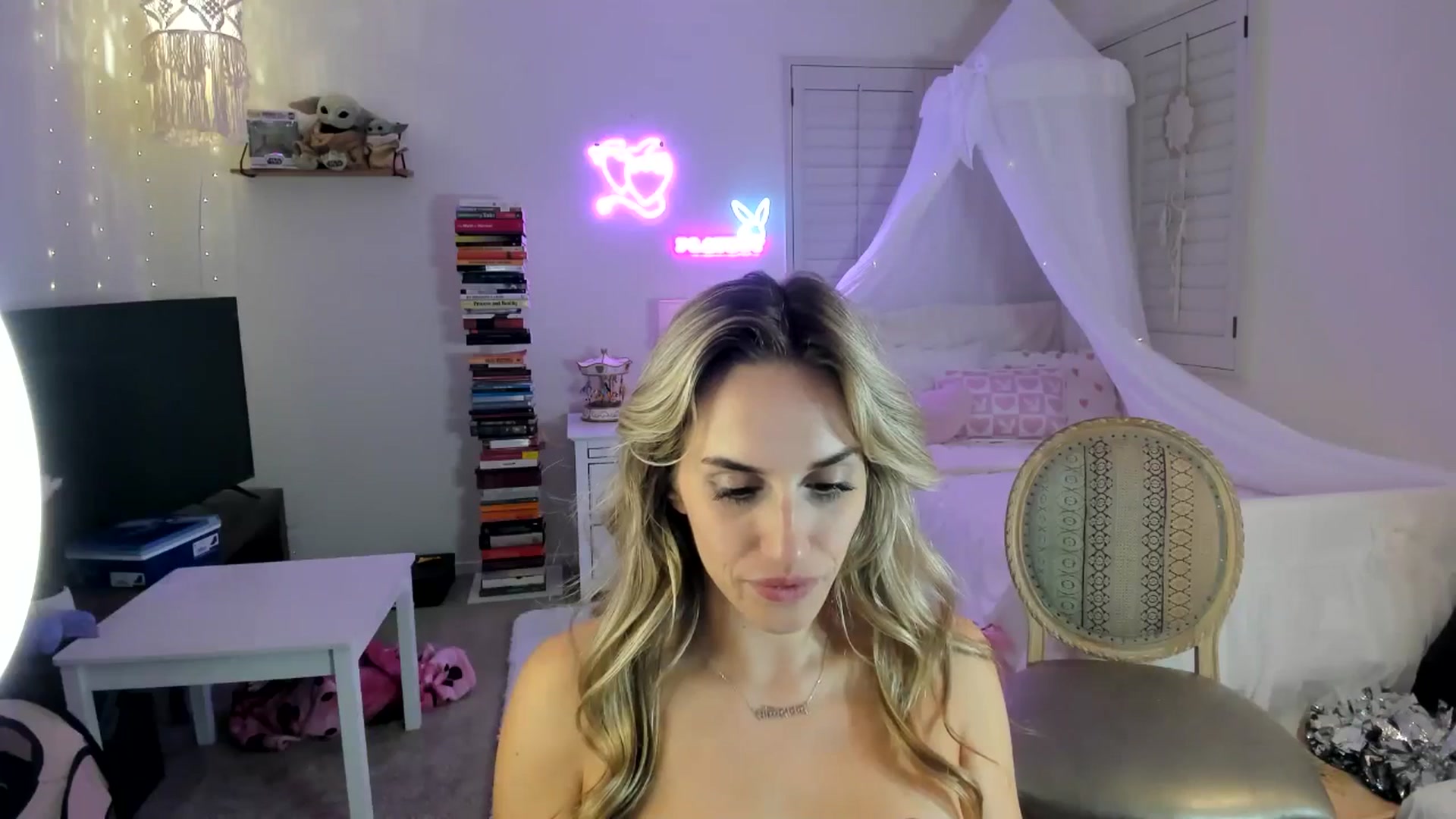 Gallery image thumbnail from LillieQ's myfreecams stream on, 04/12/2025, 14:10 image 13 of 20