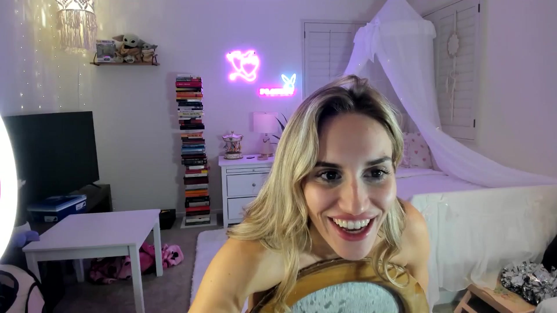 Gallery image thumbnail from LillieQ's myfreecams stream on, 04/12/2025, 14:10 image 18 of 20