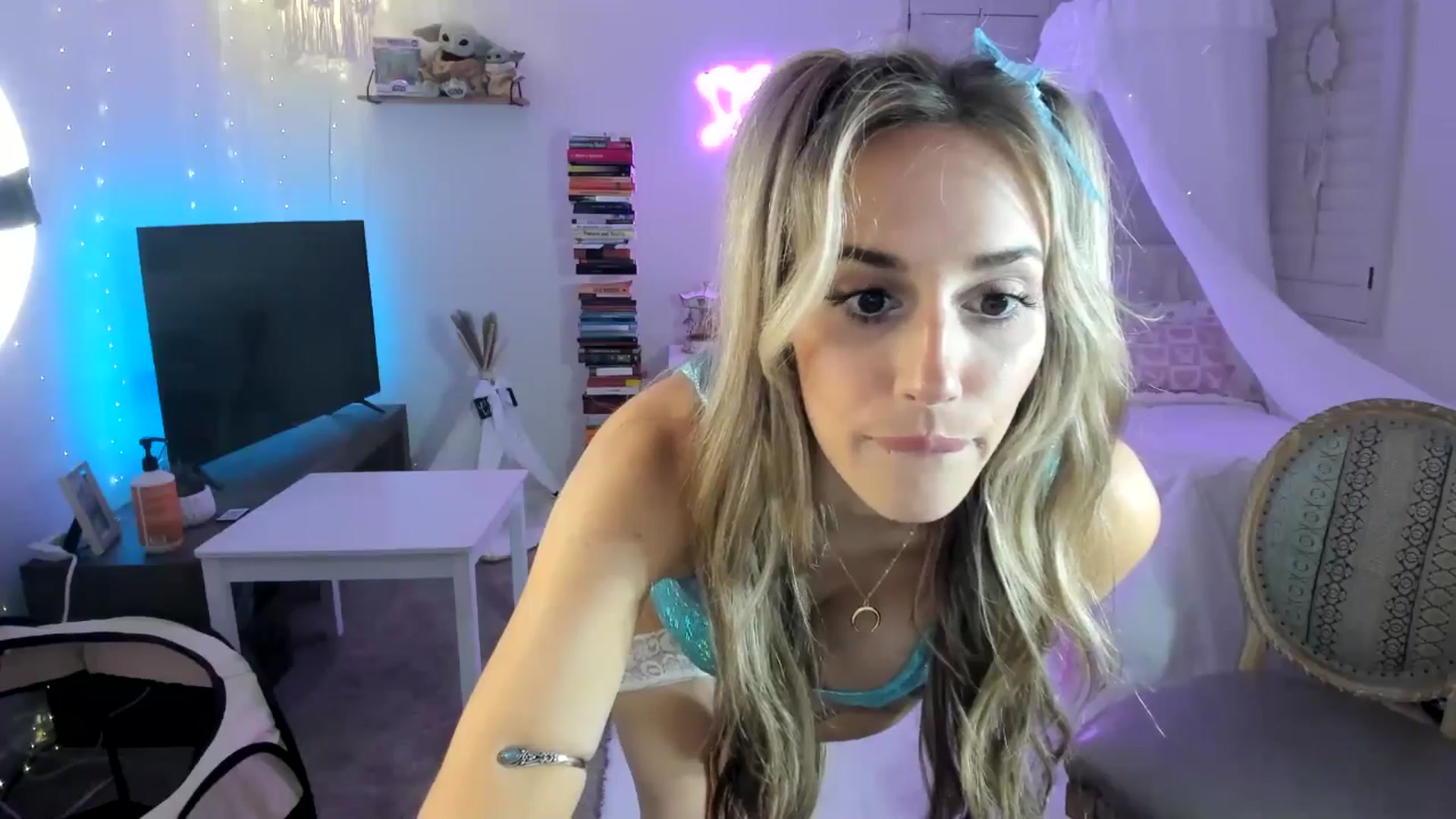 Gallery image thumbnail from LillieQ's myfreecams stream on, 04/13/2025, 09:55 image 11 of 20