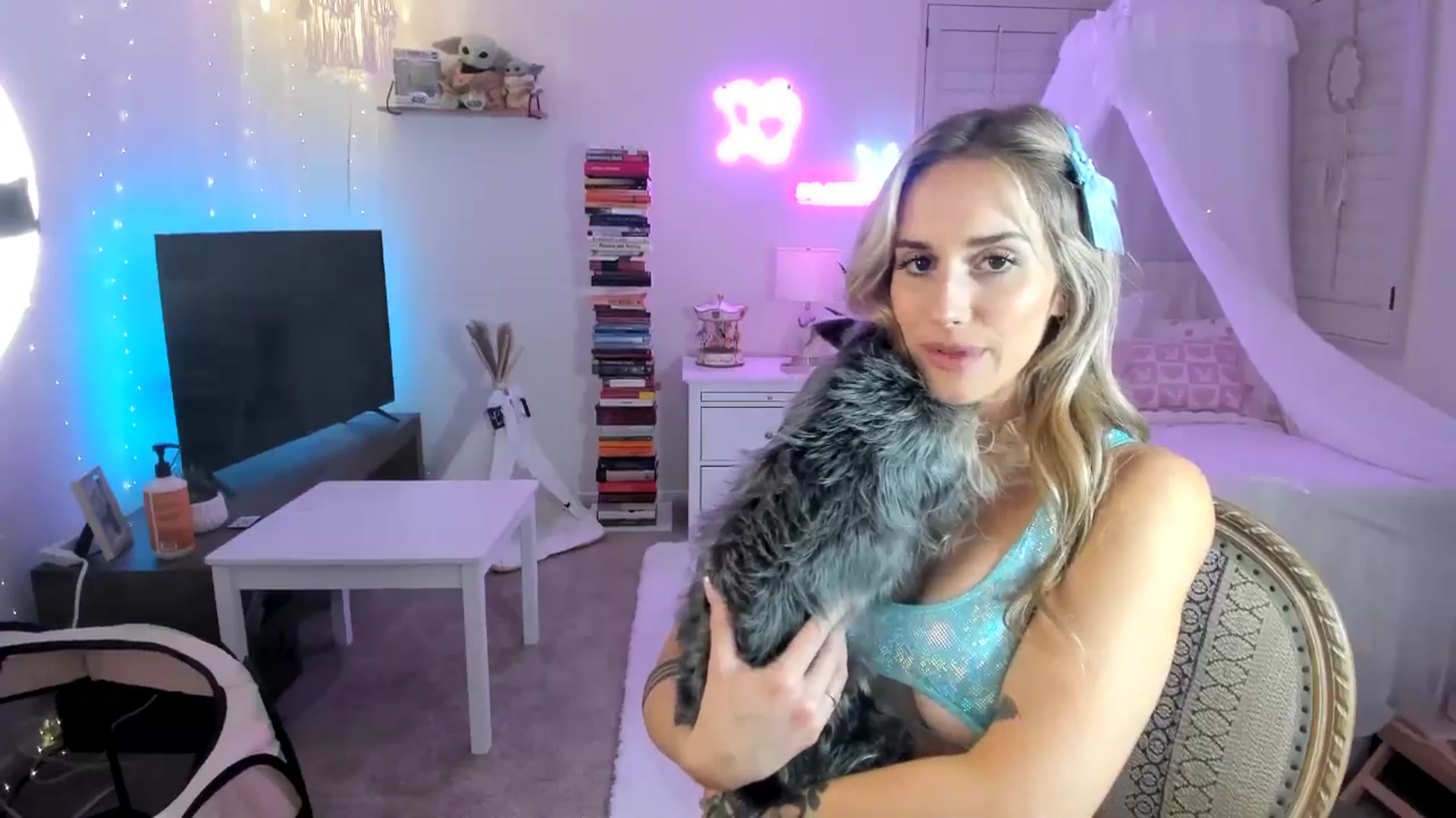 Gallery image thumbnail from LillieQ's myfreecams stream on, 04/13/2025, 09:55 image 17 of 20