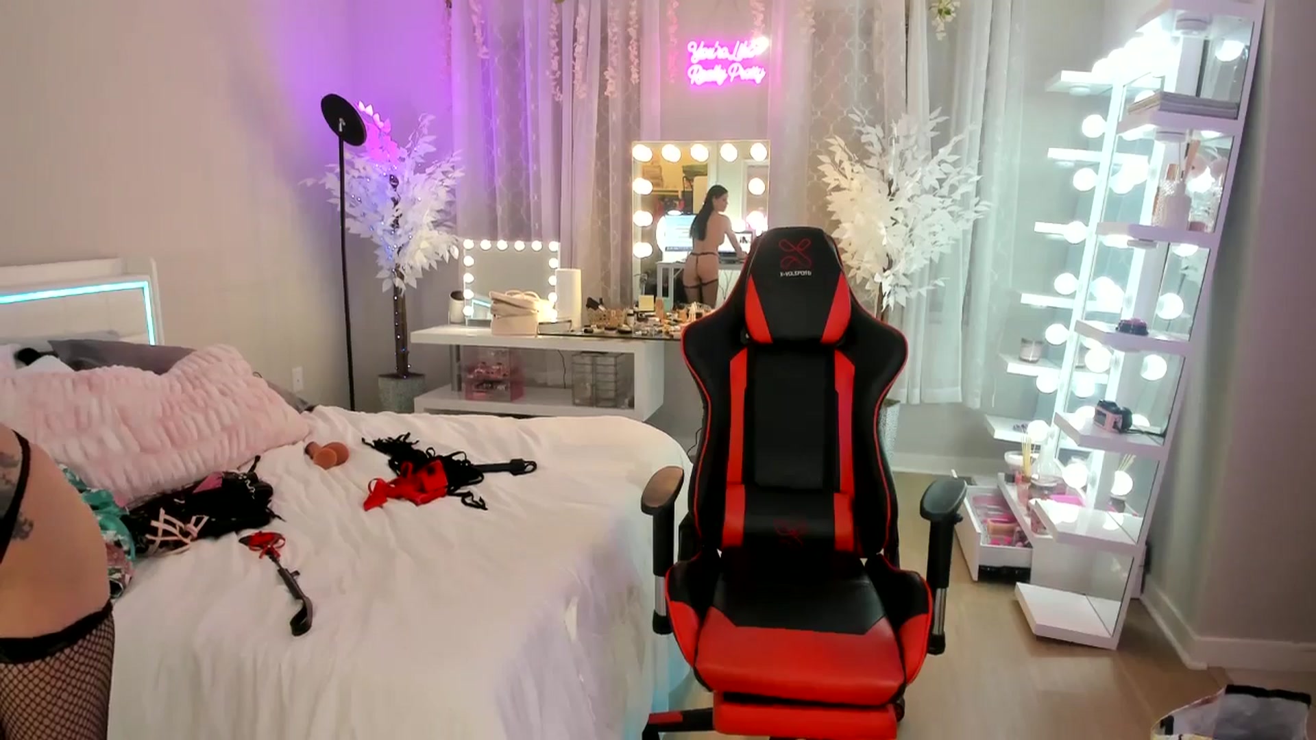 Gallery image thumbnail from LillieQ's myfreecams stream on, 04/14/2025, 12:02 image 15 of 20