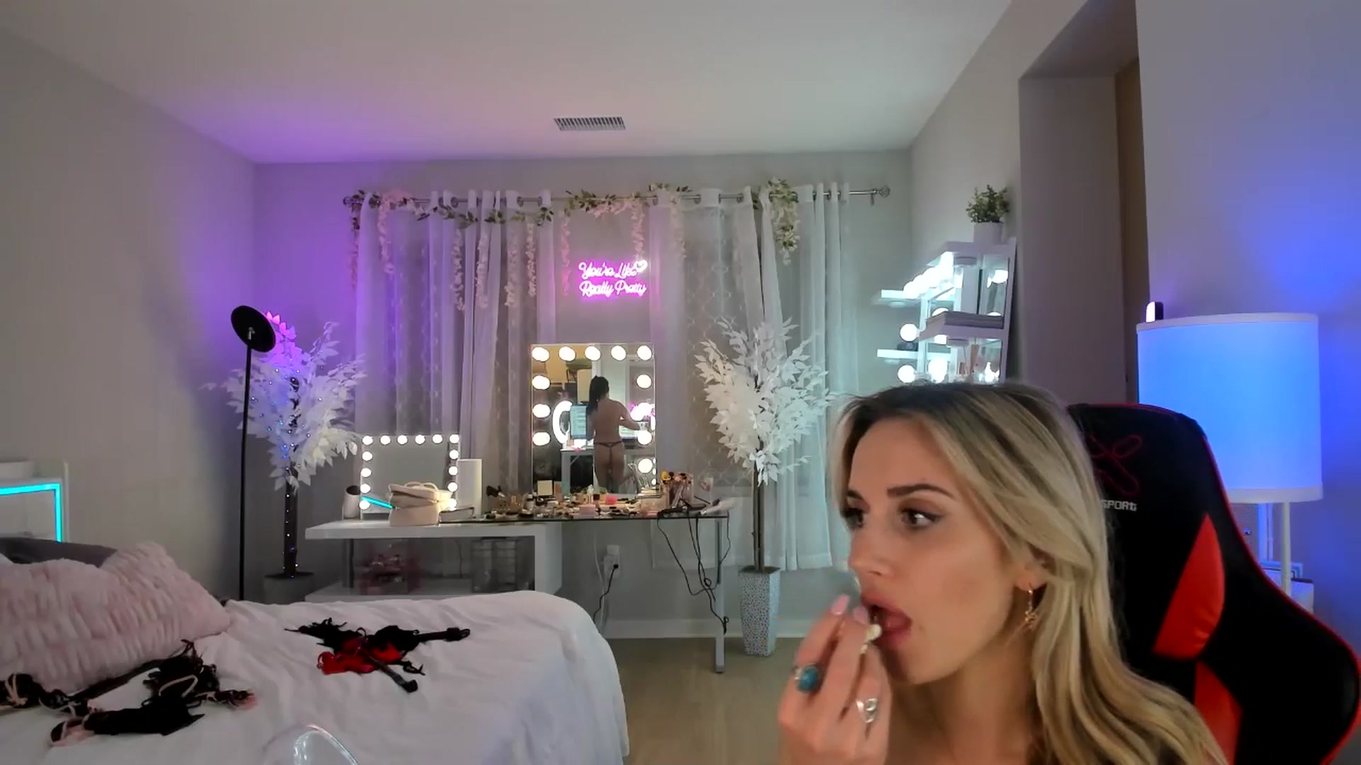 Gallery image thumbnail from LillieQ's myfreecams stream on, 04/14/2025, 12:02 image 20 of 20