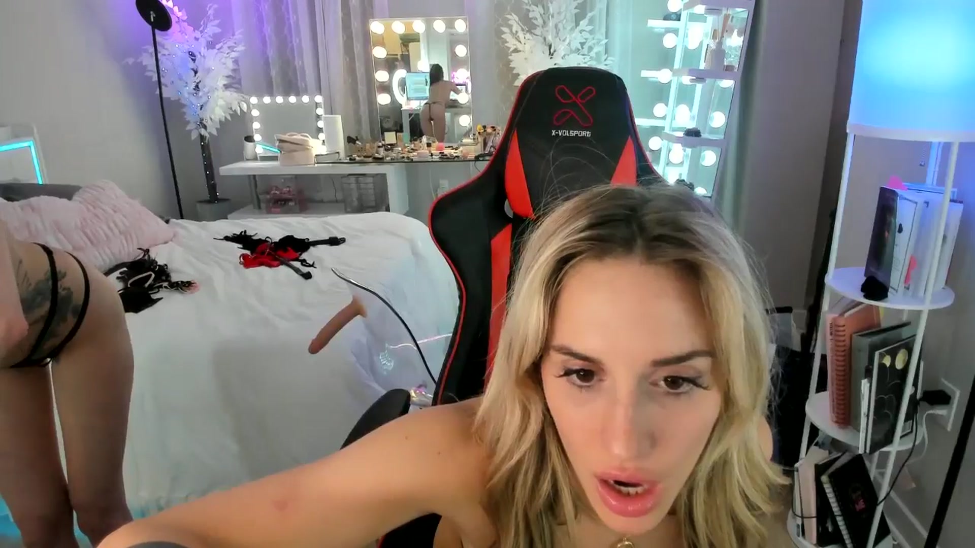 Gallery image thumbnail from LillieQ's myfreecams stream on, 04/14/2025, 12:10 image 12 of 20