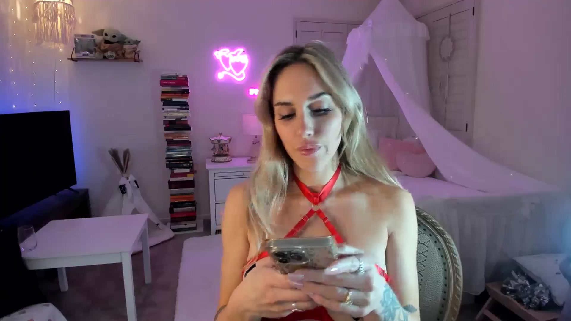 Gallery image thumbnail from LillieQ's myfreecams stream on, 04/17/2025, 08:50 image 9 of 20