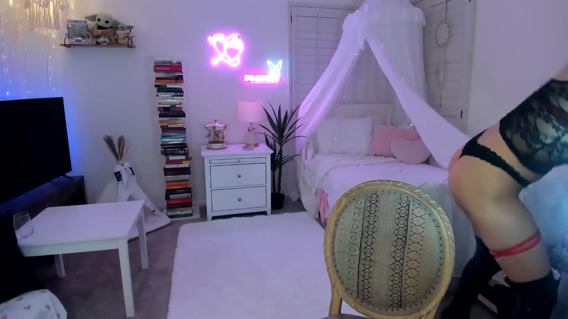Gallery image thumbnail from LillieQ's myfreecams stream on, 04/17/2025, 08:50 image 3 of 20