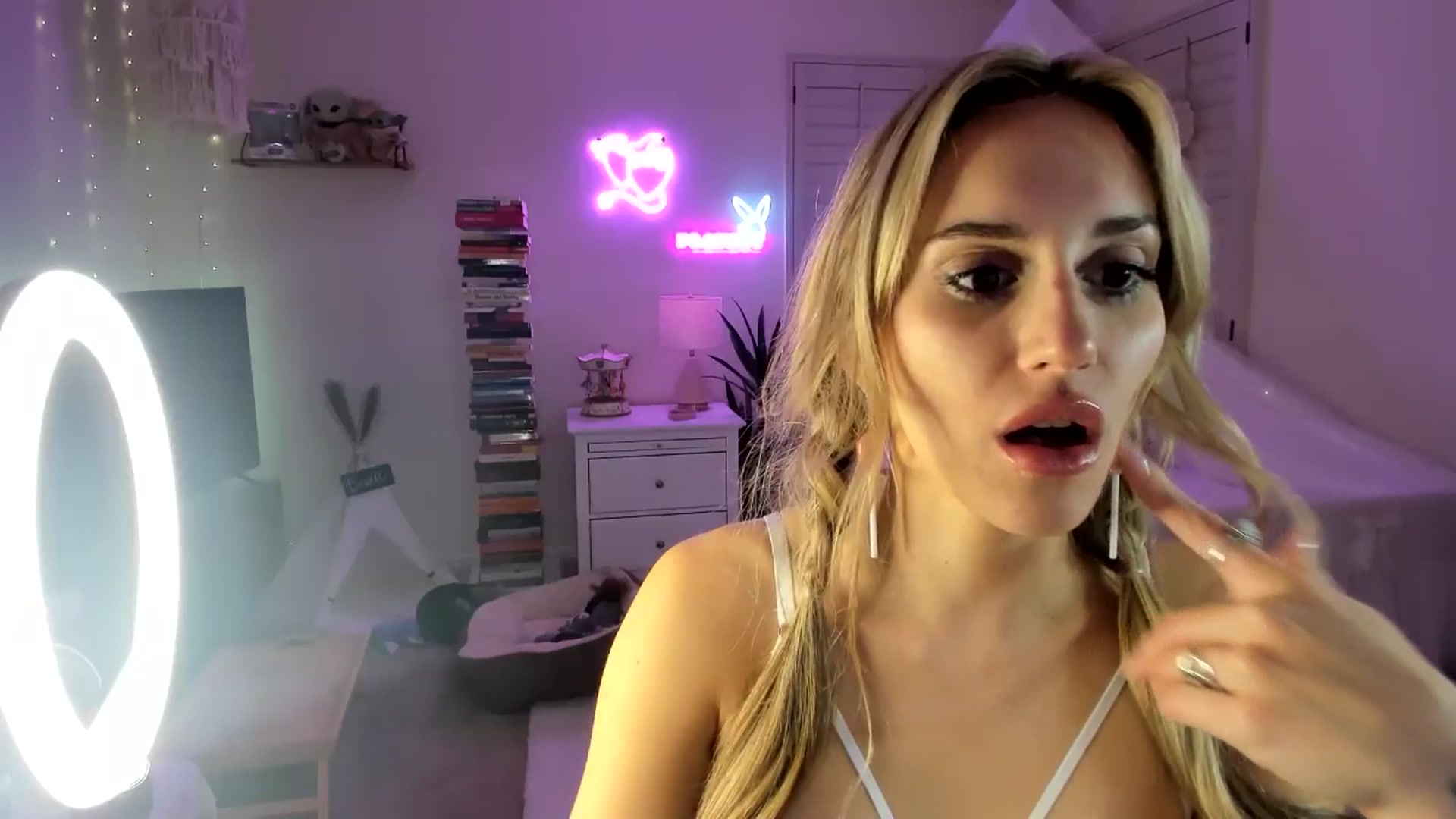 Gallery image thumbnail from LillieQ's myfreecams stream on, 04/18/2025, 10:15 image 19 of 20