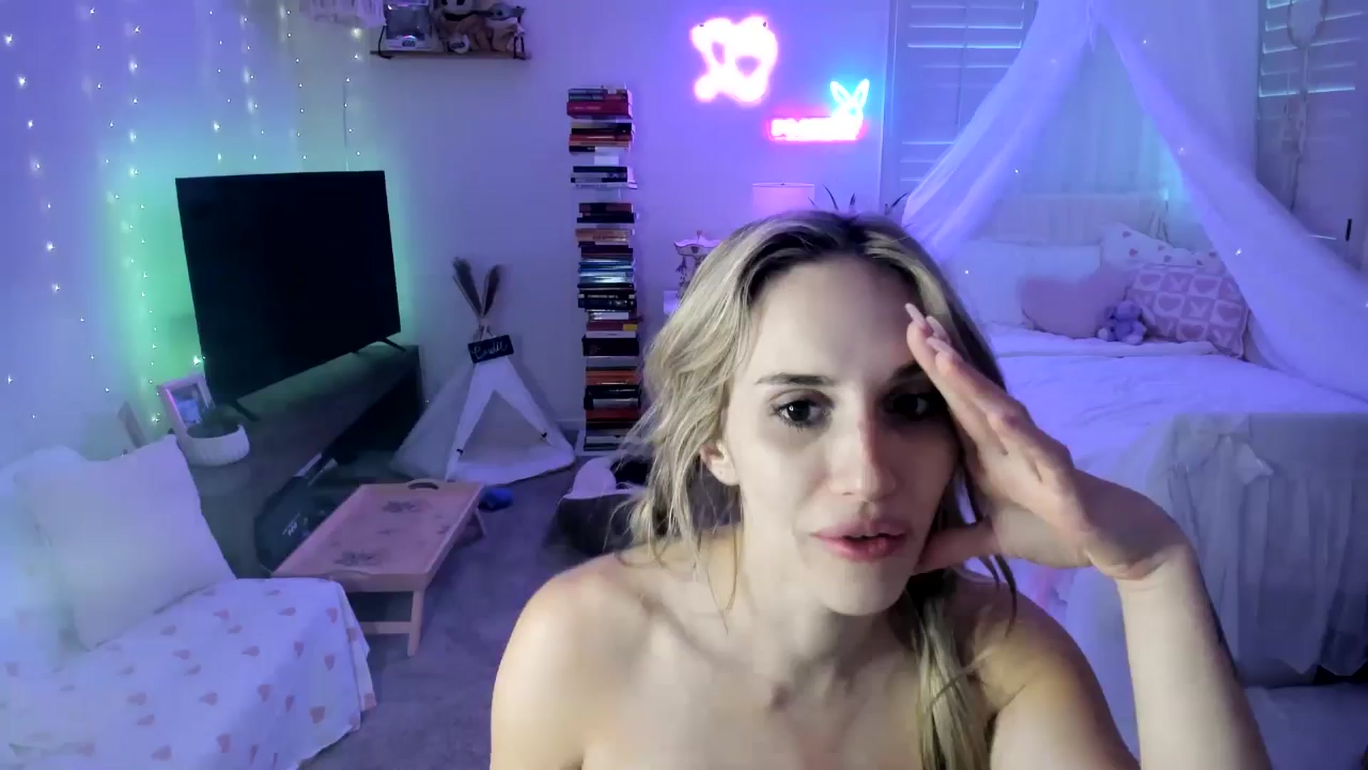 Gallery image thumbnail from LillieQ's myfreecams stream on, 04/18/2025, 16:49 image 19 of 20