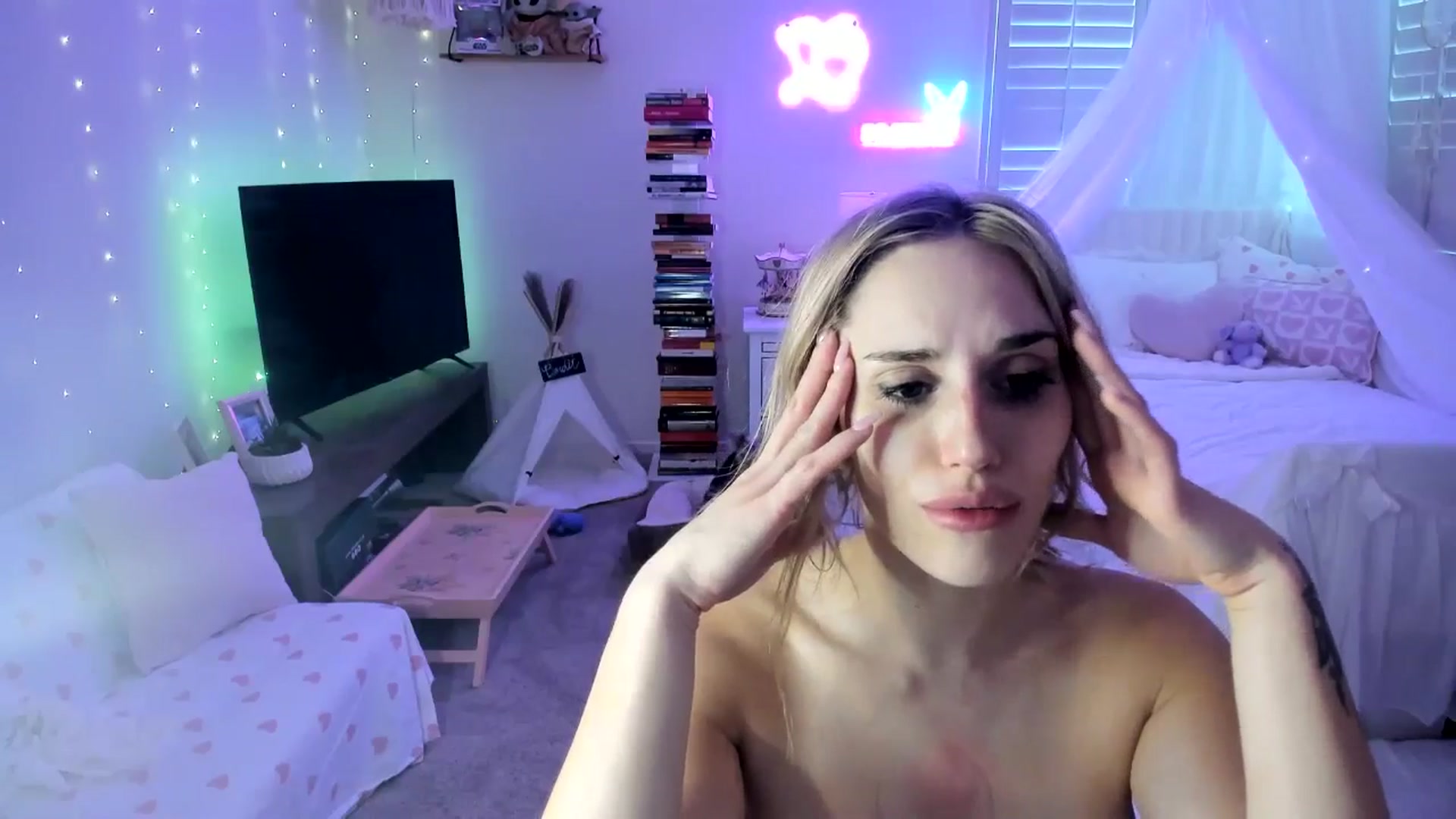 Gallery image thumbnail from LillieQ's myfreecams stream on, 04/18/2025, 16:49 image 7 of 20