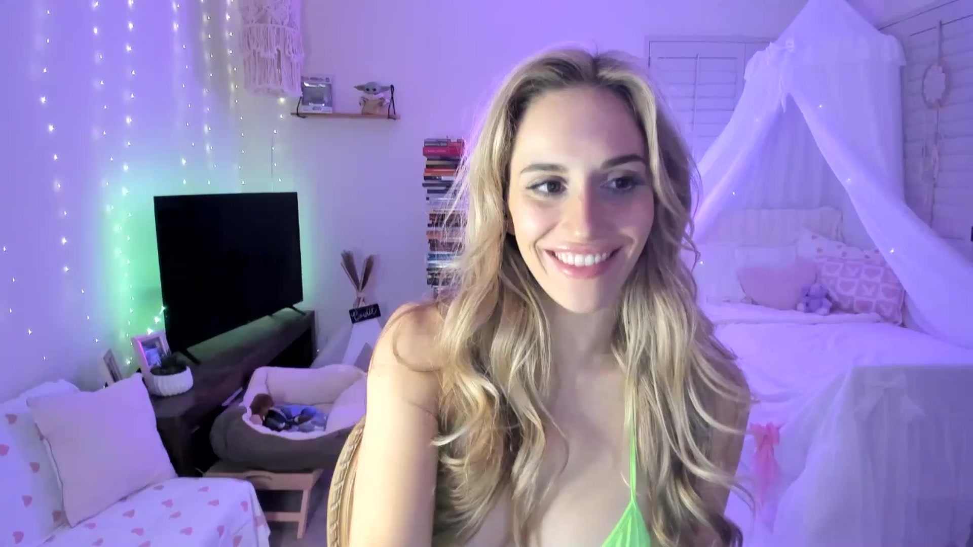 Gallery image thumbnail from LillieQ's myfreecams stream on, 04/19/2025, 09:14 image 16 of 20