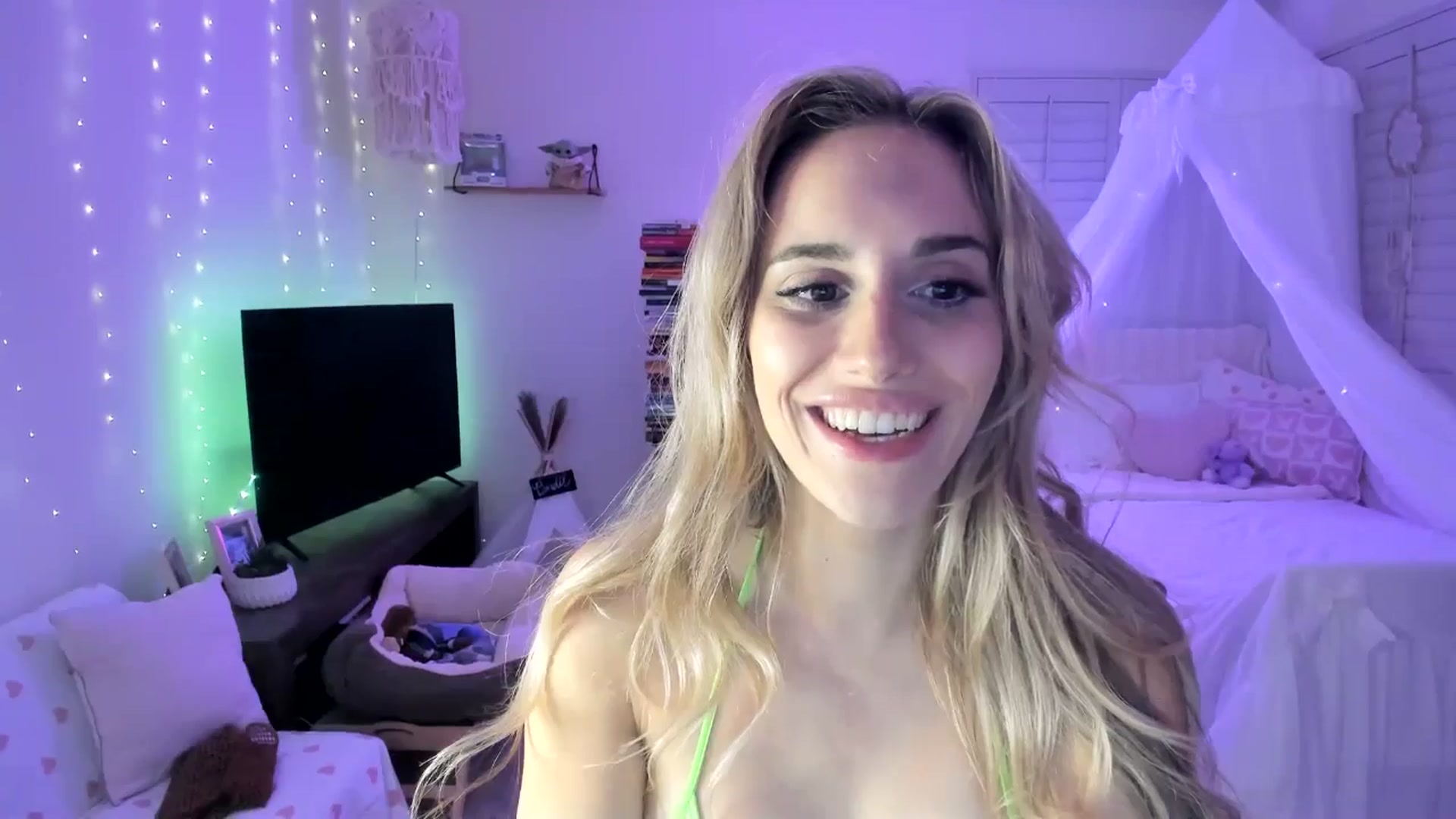 Gallery image thumbnail from LillieQ's myfreecams stream on, 04/19/2025, 09:14 image 20 of 20