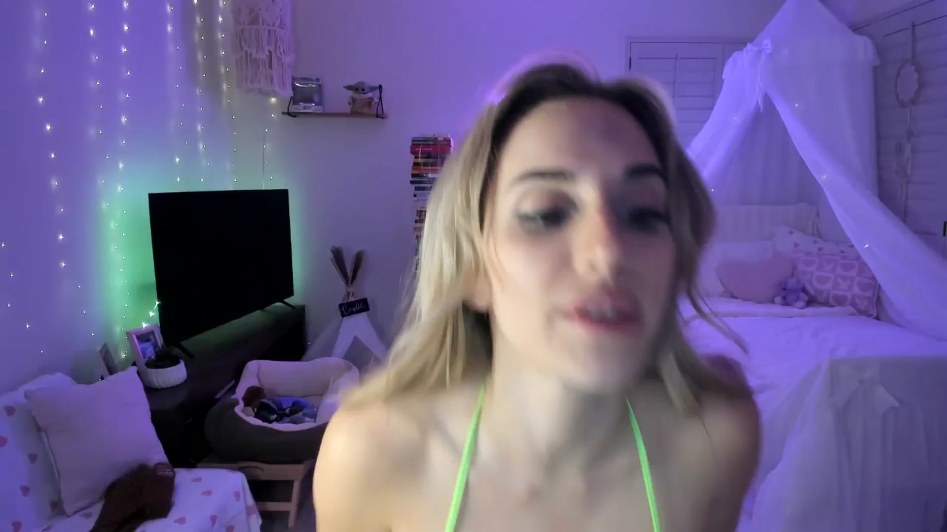 Gallery image thumbnail from LillieQ's myfreecams stream on, 04/19/2025, 09:14 image 17 of 20