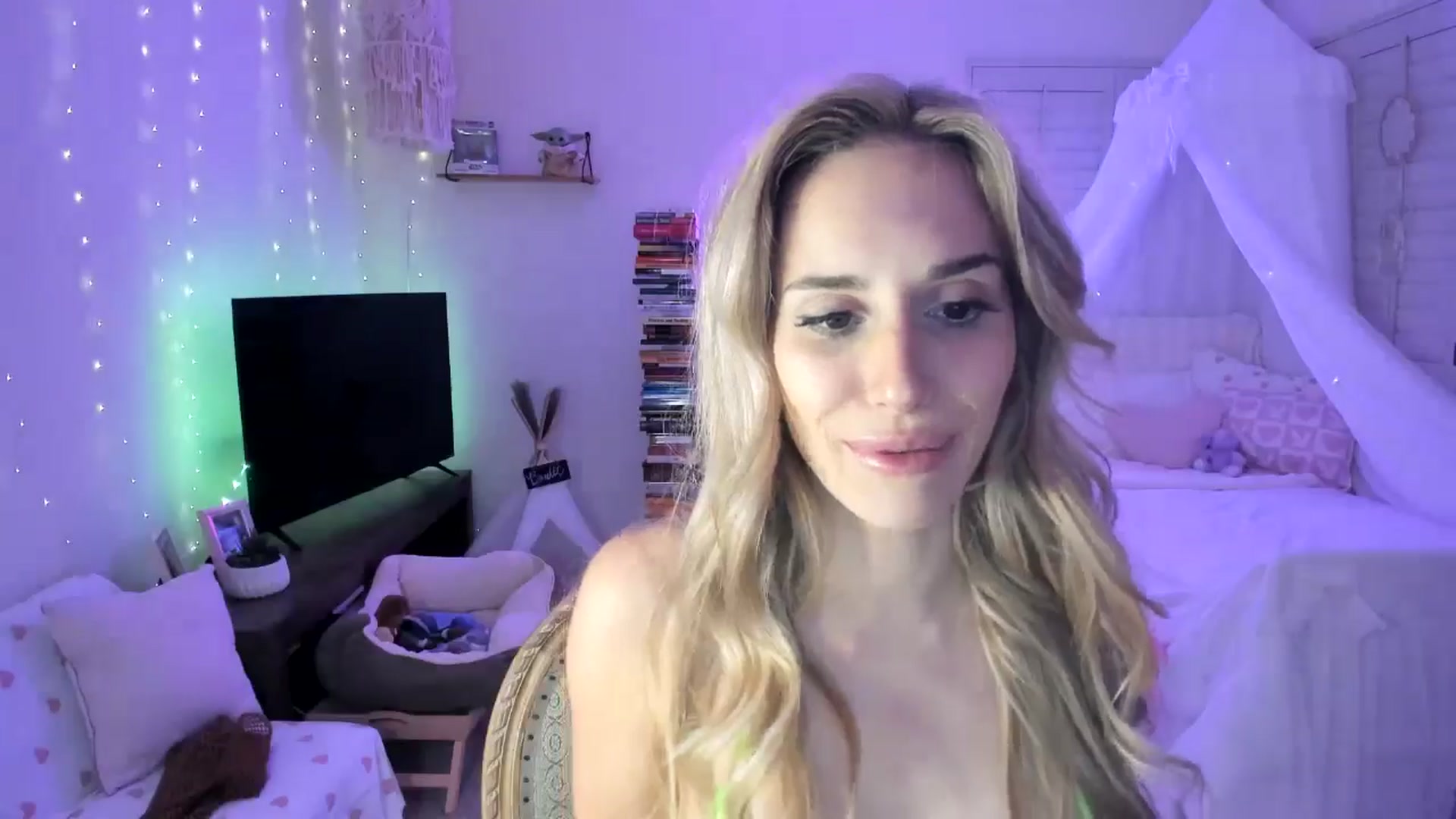 Gallery image thumbnail from LillieQ's myfreecams stream on, 04/19/2025, 09:14 image 19 of 20
