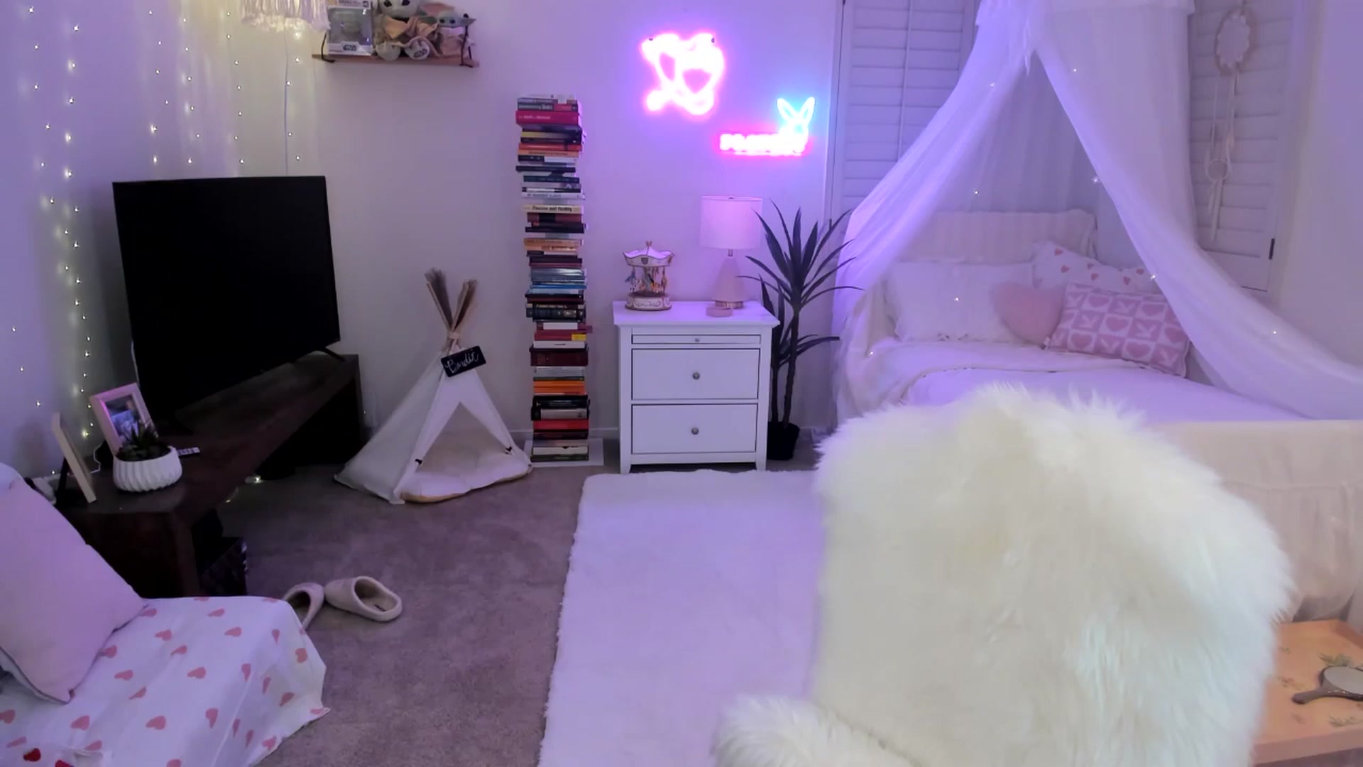 Gallery image thumbnail from LillieQ's myfreecams stream on, 04/22/2025, 06:40 image 7 of 20