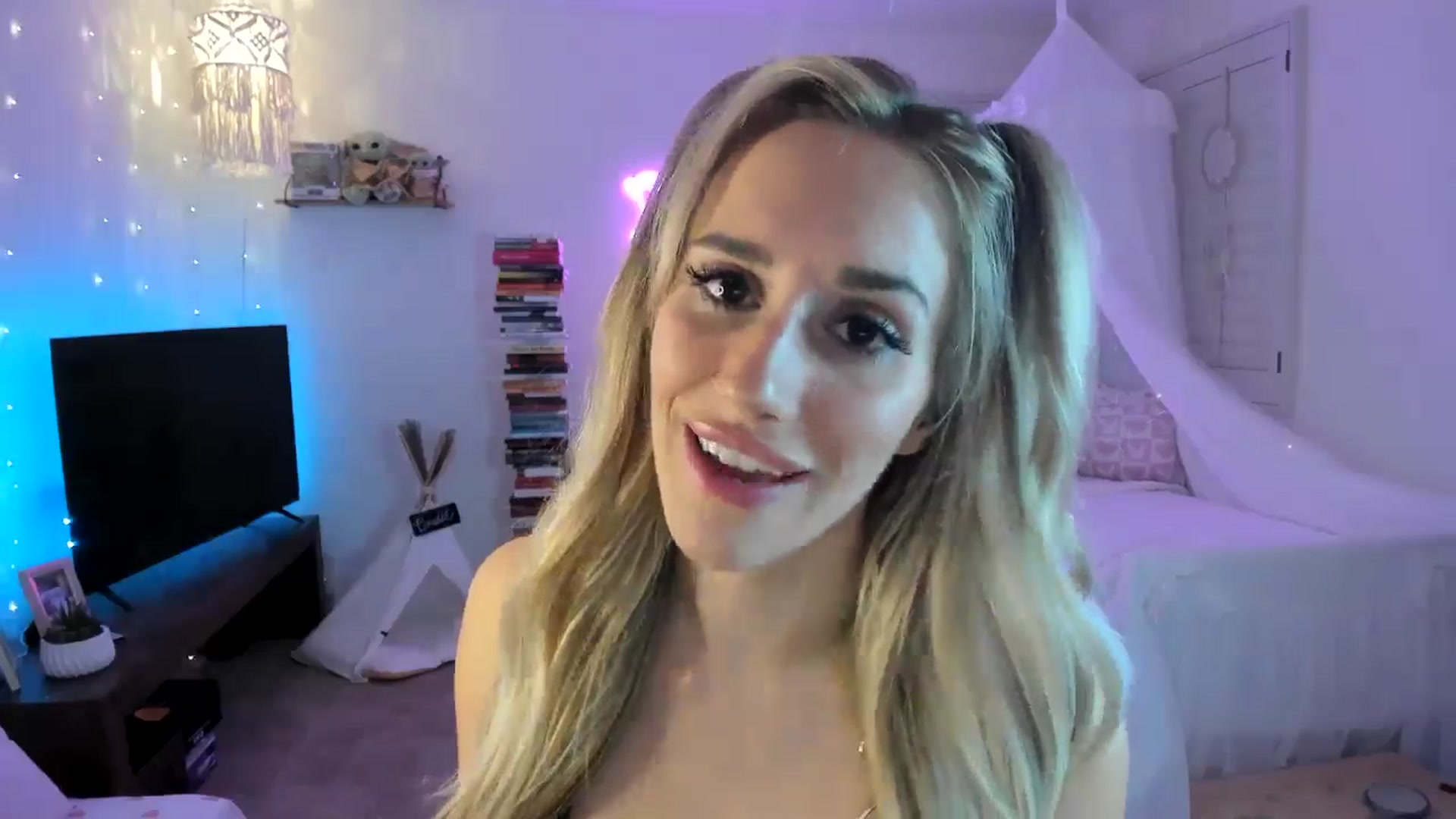 Gallery image thumbnail from LillieQ's myfreecams stream on, 04/23/2025, 06:11 image 11 of 20