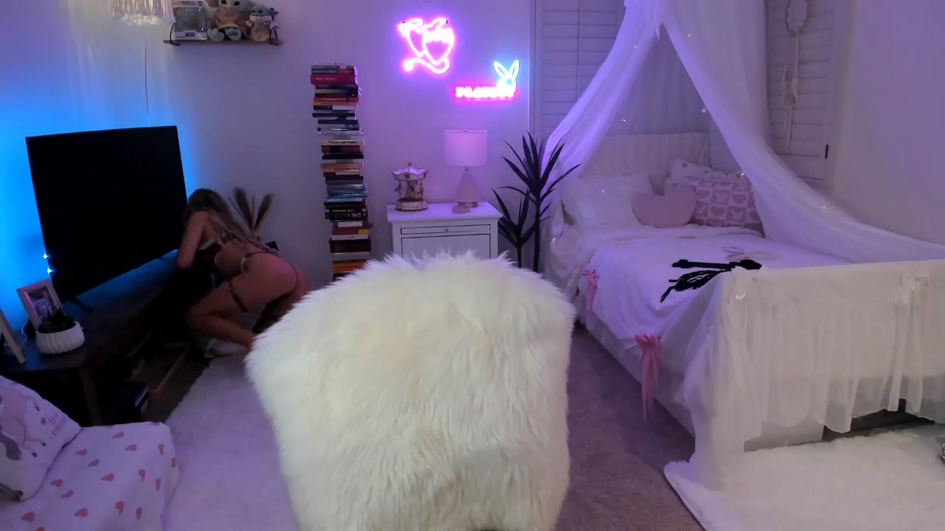 Gallery image thumbnail from LillieQ's myfreecams stream on, 04/24/2025, 05:29 image 12 of 20