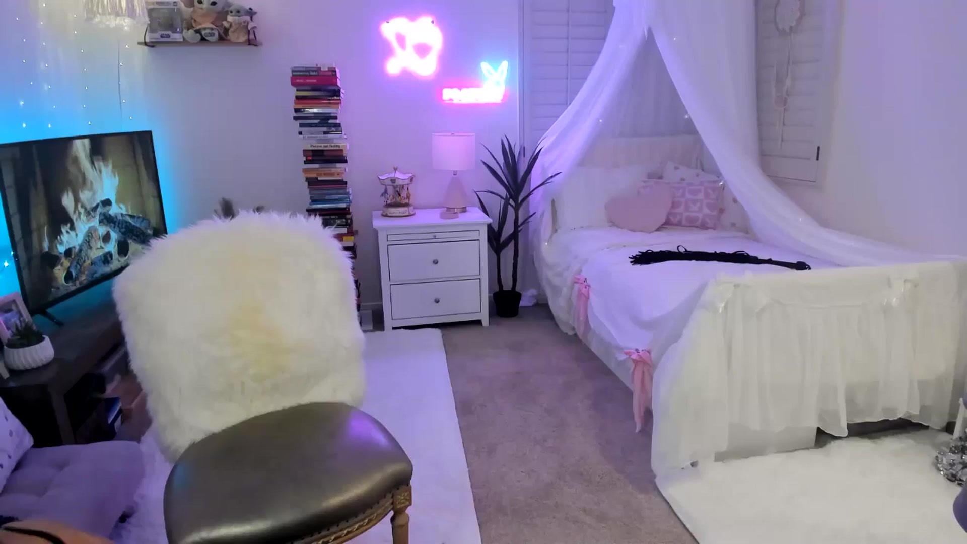 Gallery image thumbnail from LillieQ's myfreecams stream on, 04/25/2025, 07:50 image 14 of 20