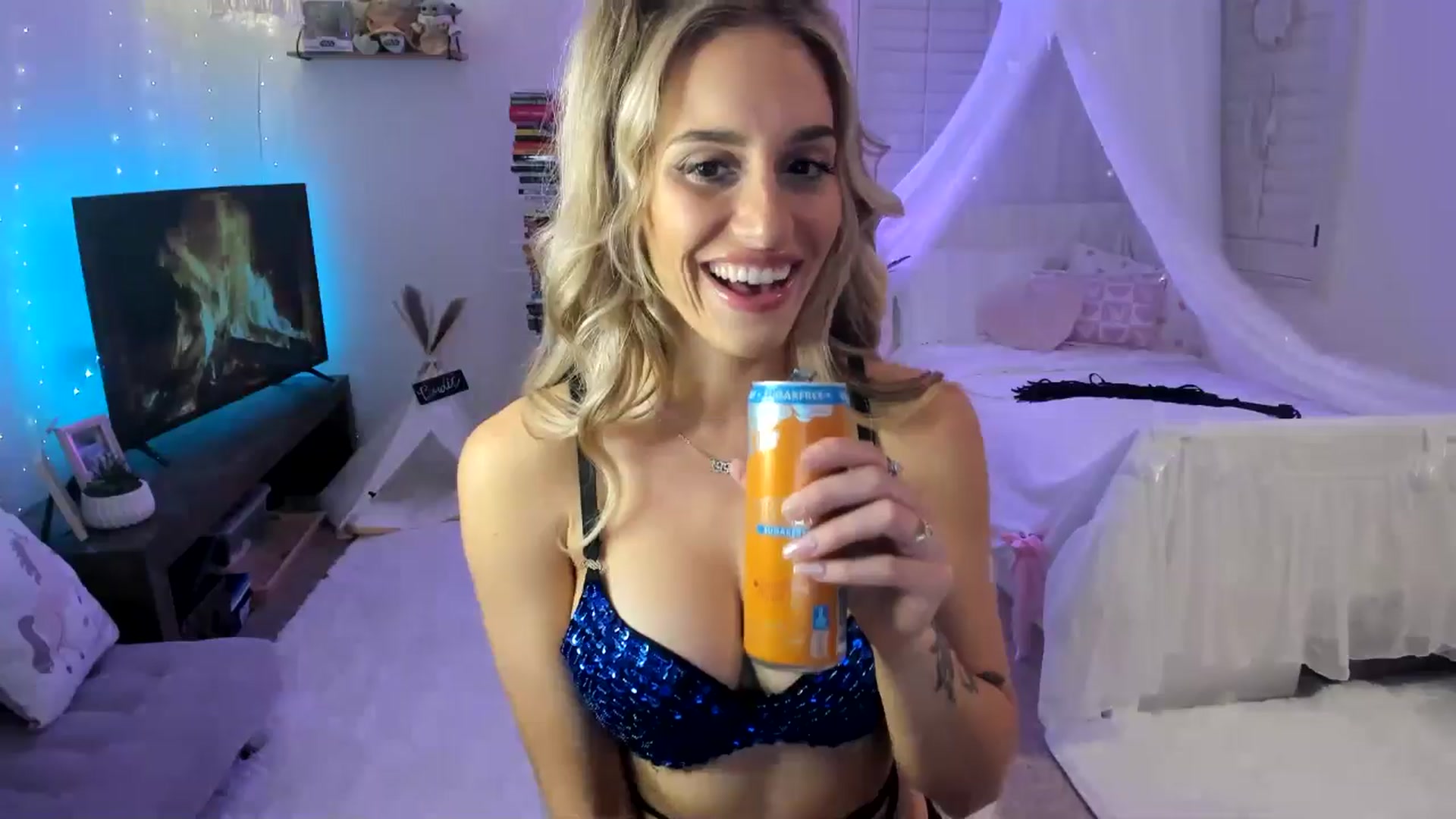 Gallery image thumbnail from LillieQ's myfreecams stream on, 04/25/2025, 07:50 image 2 of 20
