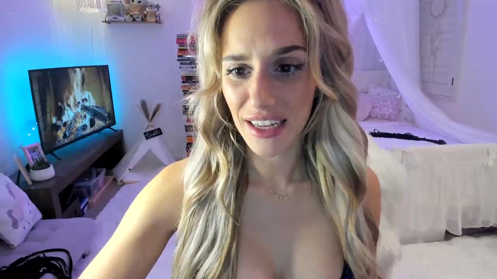 Gallery image thumbnail from LillieQ's myfreecams stream on, 04/25/2025, 10:30 image 8 of 20