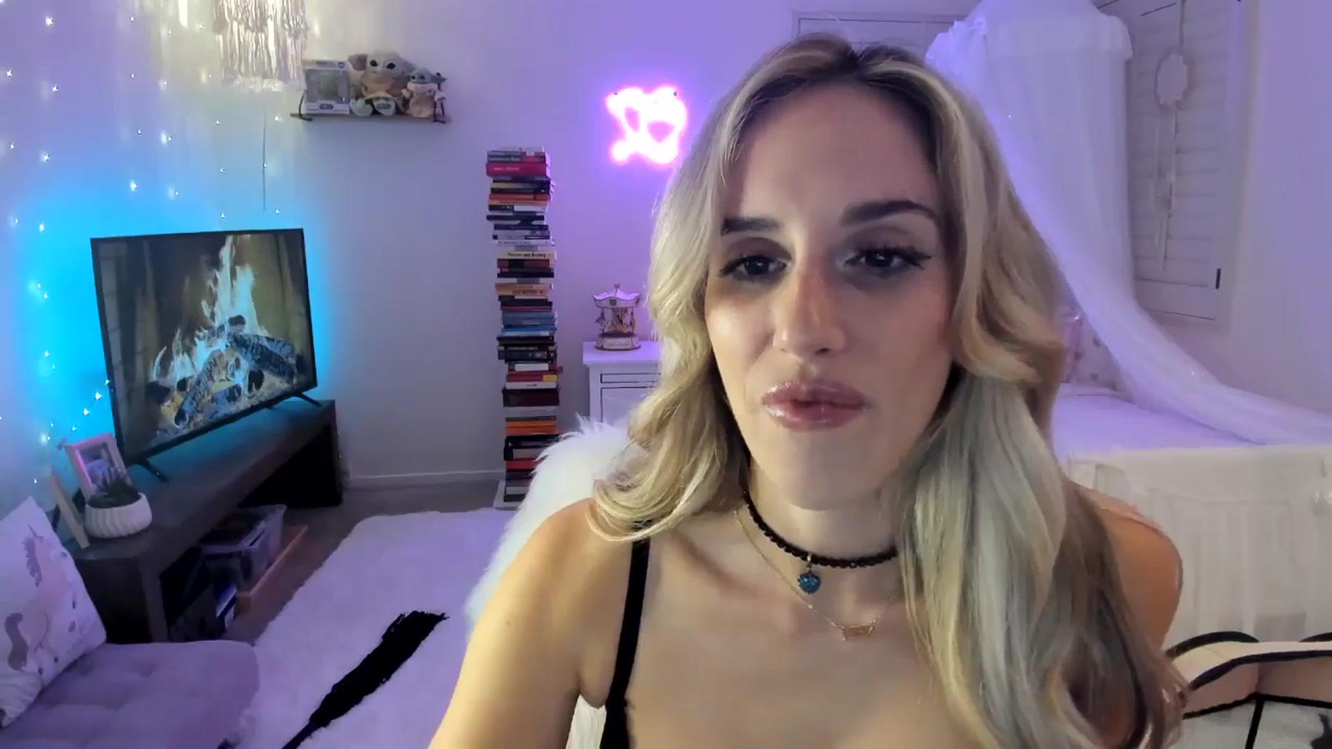 Gallery image thumbnail from LillieQ's myfreecams stream on, 04/26/2025, 08:04 image 20 of 20