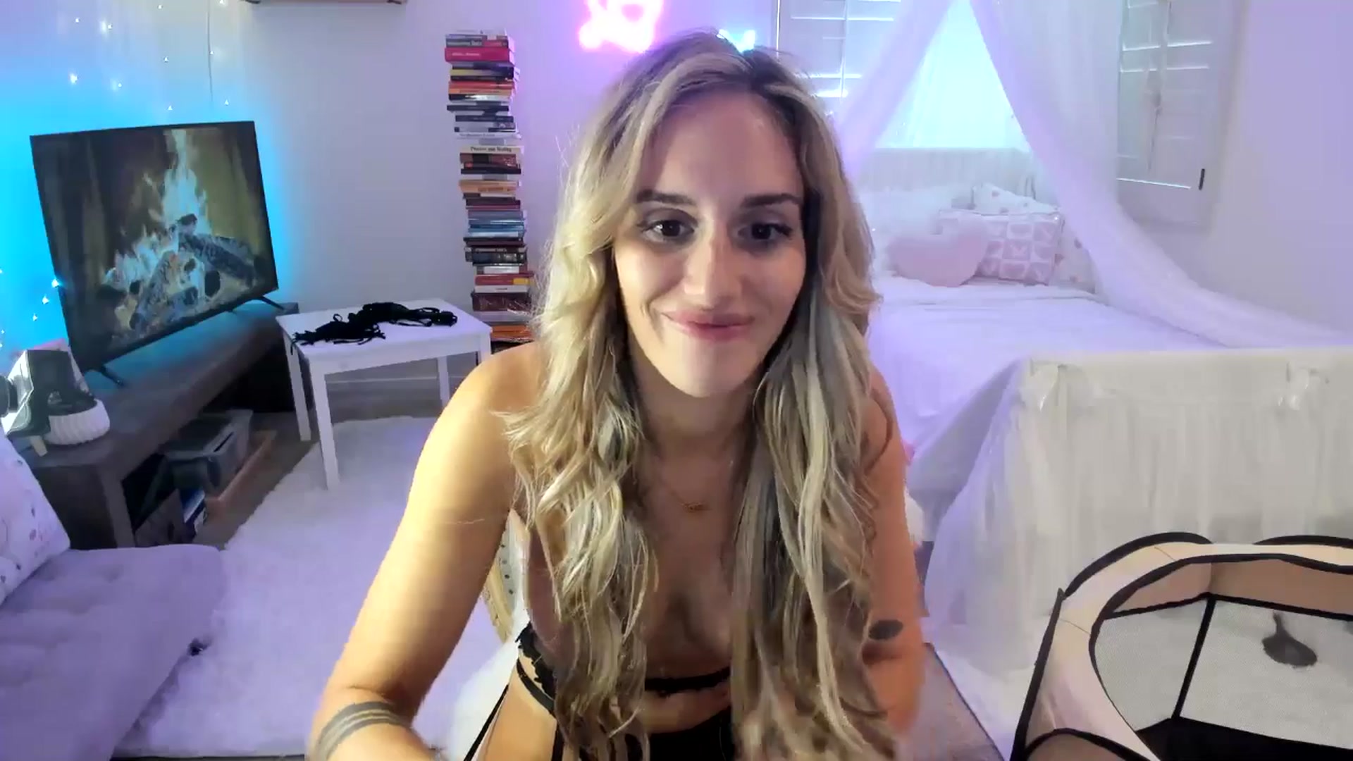 Gallery image thumbnail from LillieQ's myfreecams stream on, 04/26/2025, 16:19 image 17 of 20
