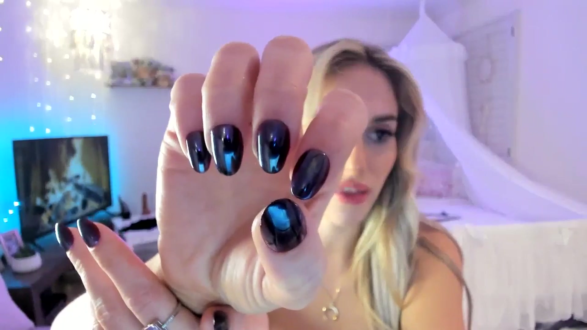 Gallery image thumbnail from LillieQ's myfreecams stream on, 04/27/2025, 12:46 image 2 of 20