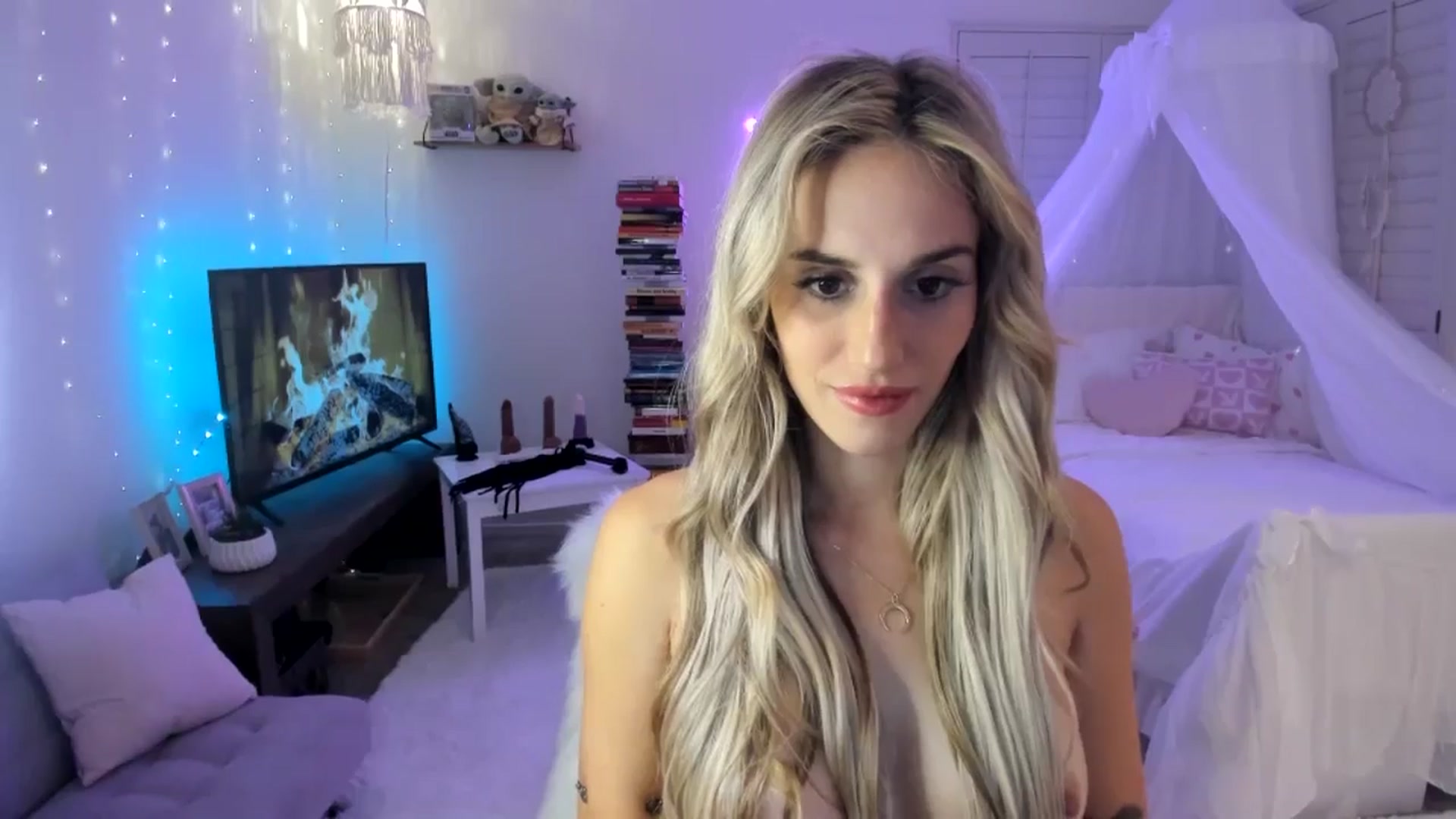 Gallery image thumbnail from LillieQ's myfreecams stream on, 04/27/2025, 12:46 image 15 of 20